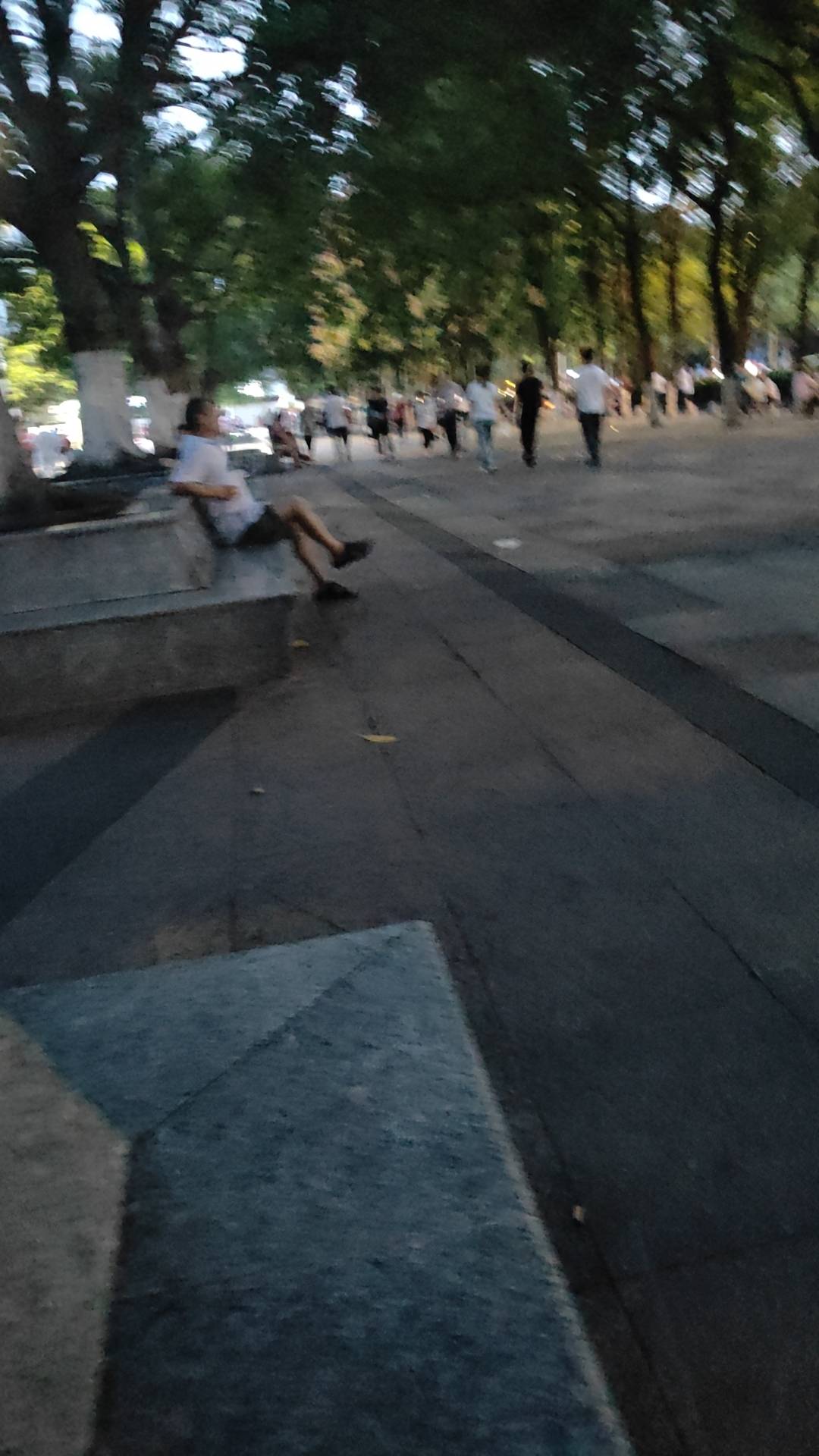 躺下了  老哥们 太饿了69 / 作者:清余 / 