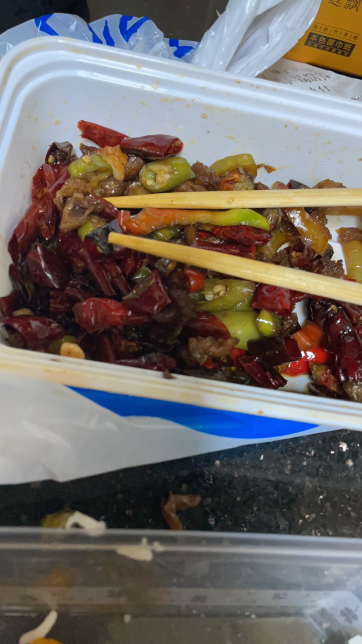 现在得外卖就是狗屎，真不如自己下点挂面！难吃的吖批

23 / 作者:寻梦青年2 / 