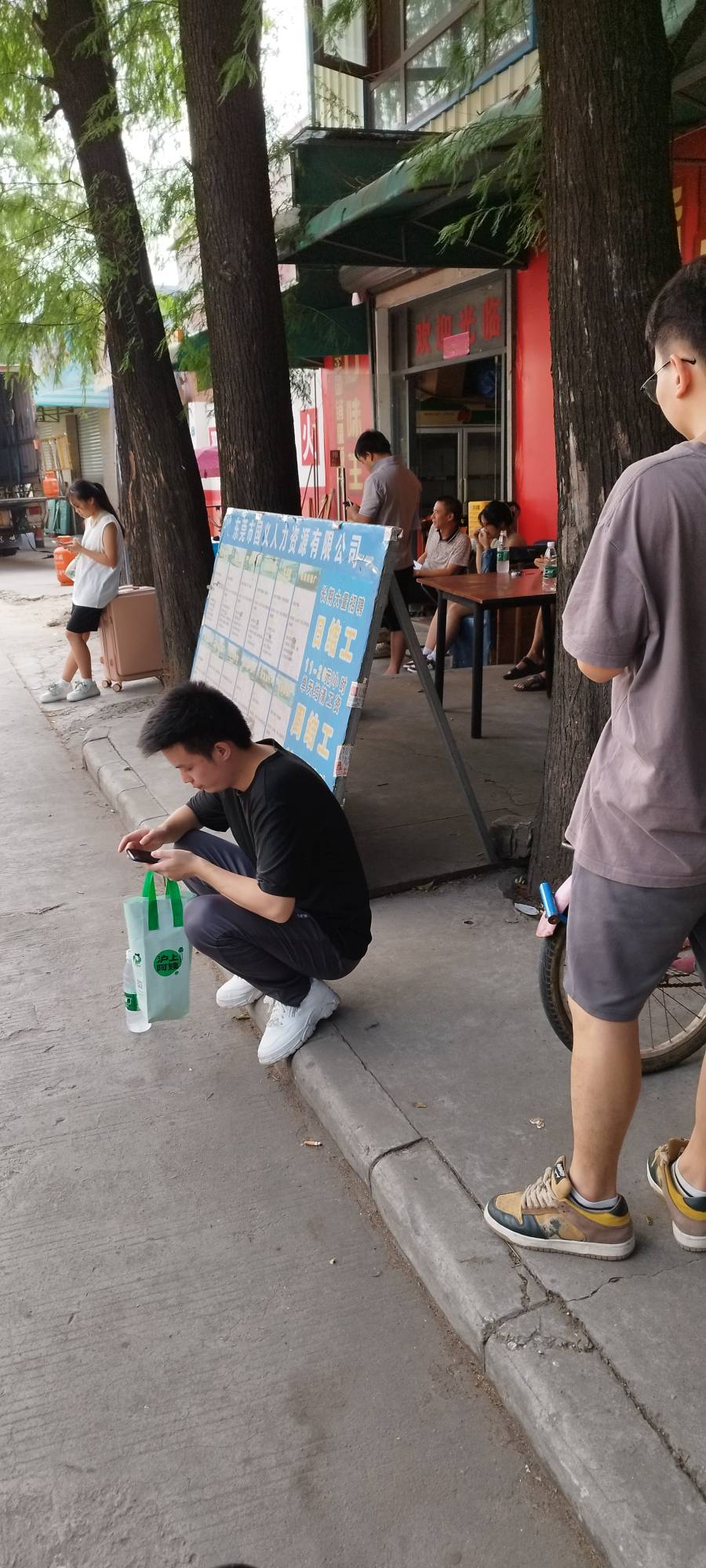 东莞36°怎么活 桥底好热阿 都是热风

9 / 作者:手大怪我熊小 / 