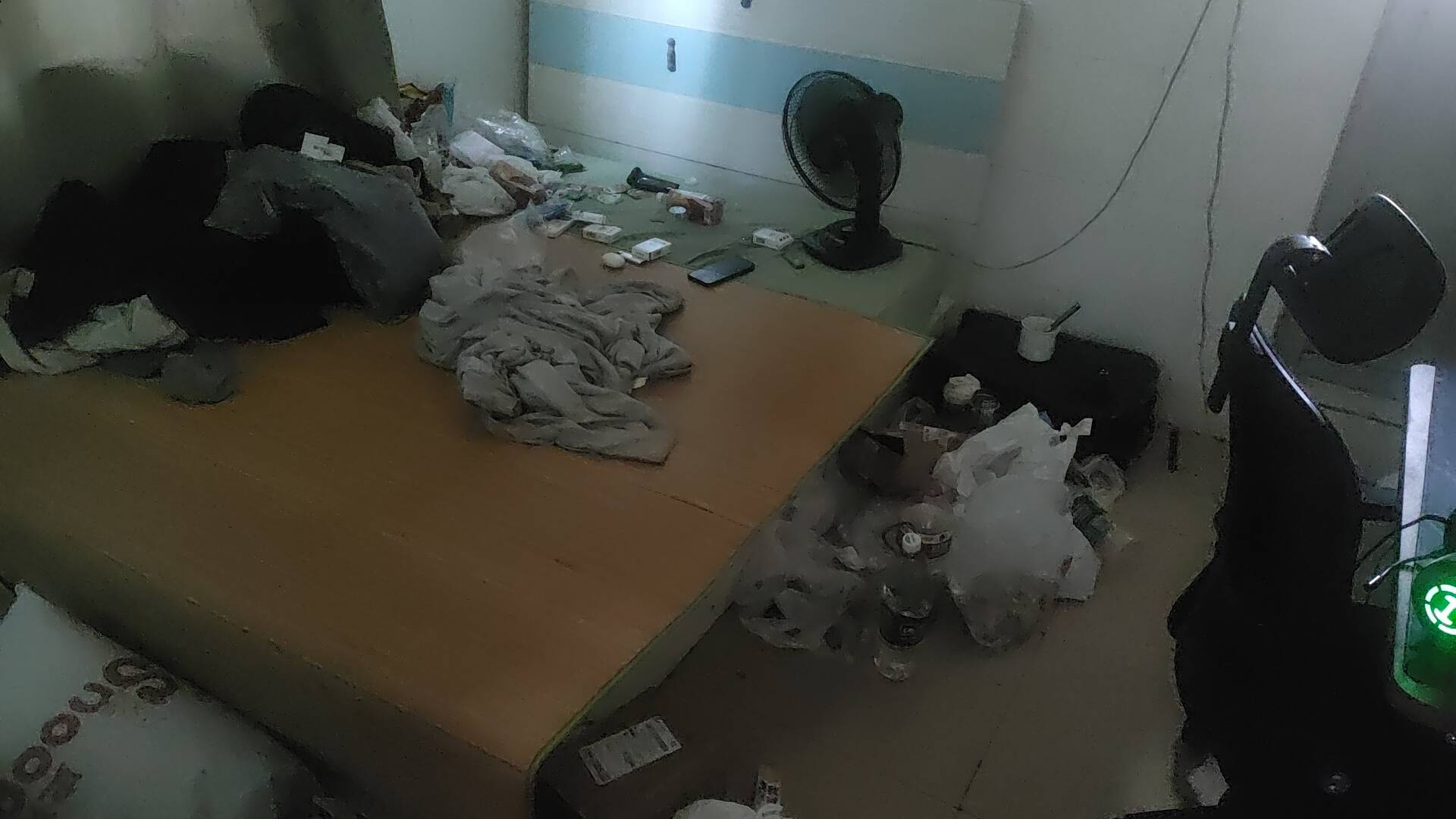 在出租房差不多半年了老哥们 不知道还可以扛多久 空调没停过



38 / 作者:啦啦啦啦啦乖乖 / 