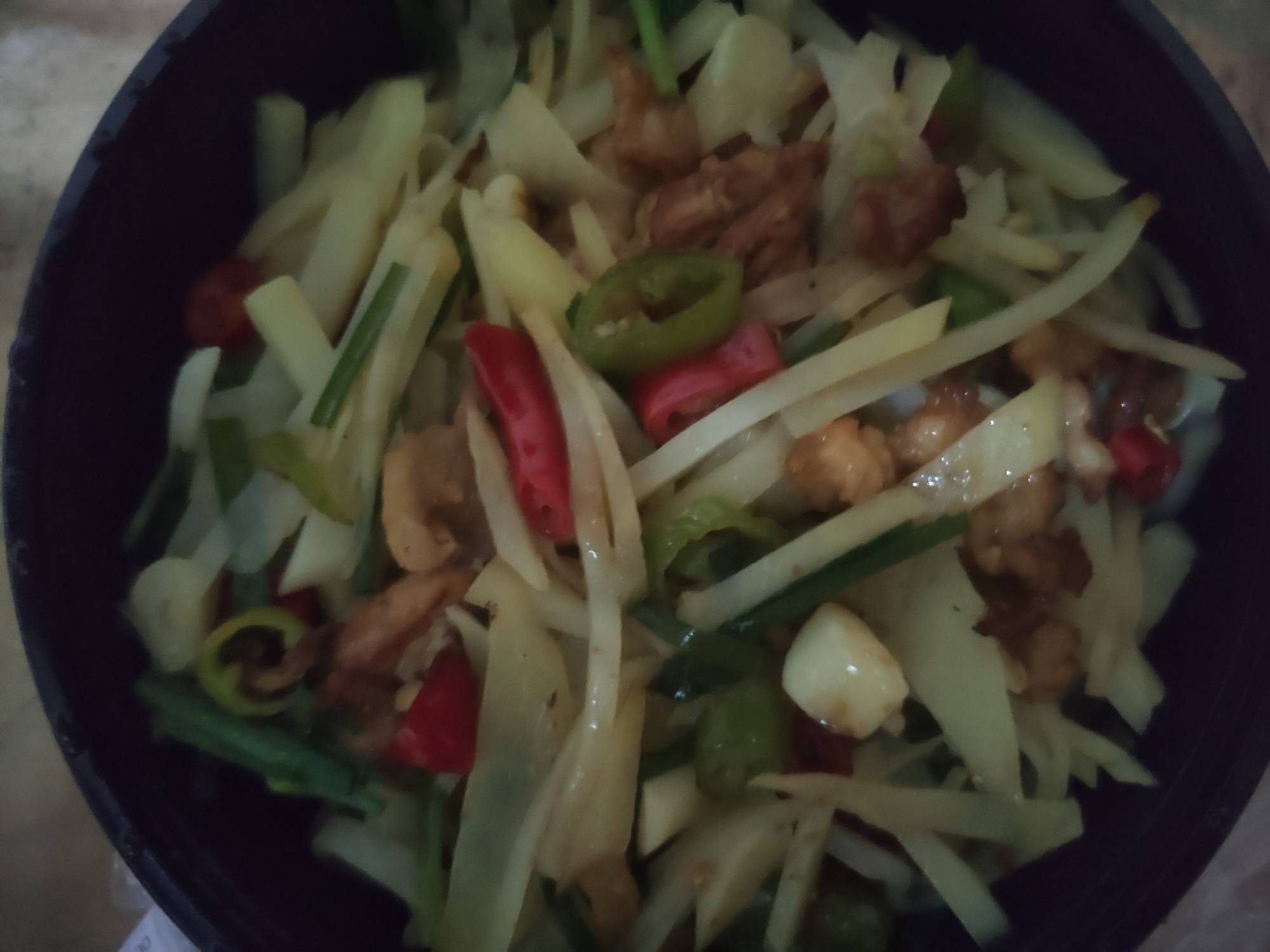京东5块的盖饭，底才巴掌大，分量是不大，不过看这个配料应该是现炒的

17 / 作者:锄禾-日-当午 / 