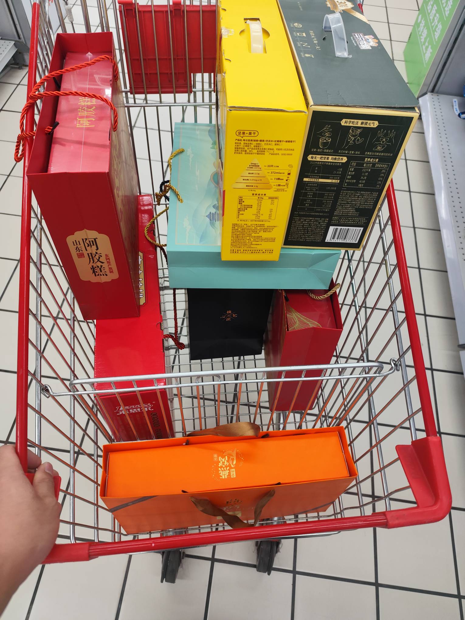 好消息  到女朋友家了  坏消息  在她家附近游荡呢  礼品带了2000多块钱的

37 / 作者:厌桁科技 / 