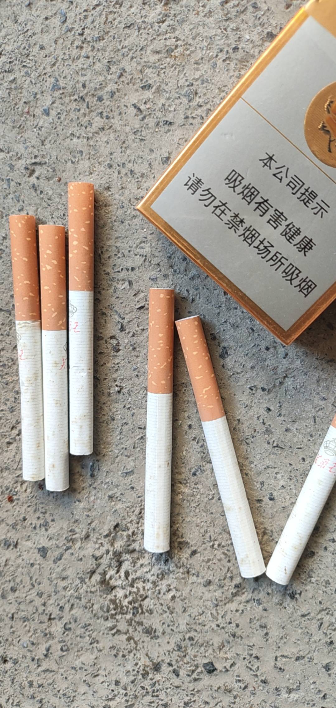 老哥们这种情况是不是发霉了不能抽了

58 / 作者:别再躺平了 / 