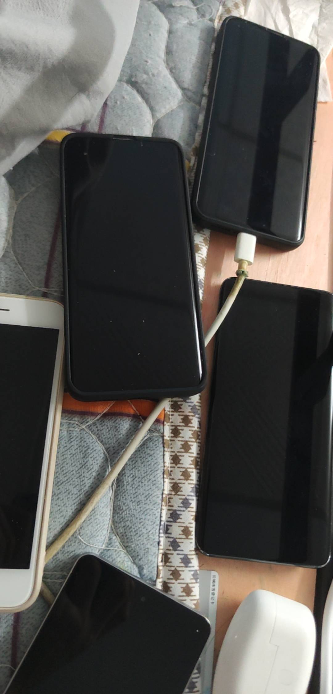 服了，红米k40恢复出厂设置之后就变成这样，一直点不动，重启什么的都没用。。

55 / 作者:木子辰 / 