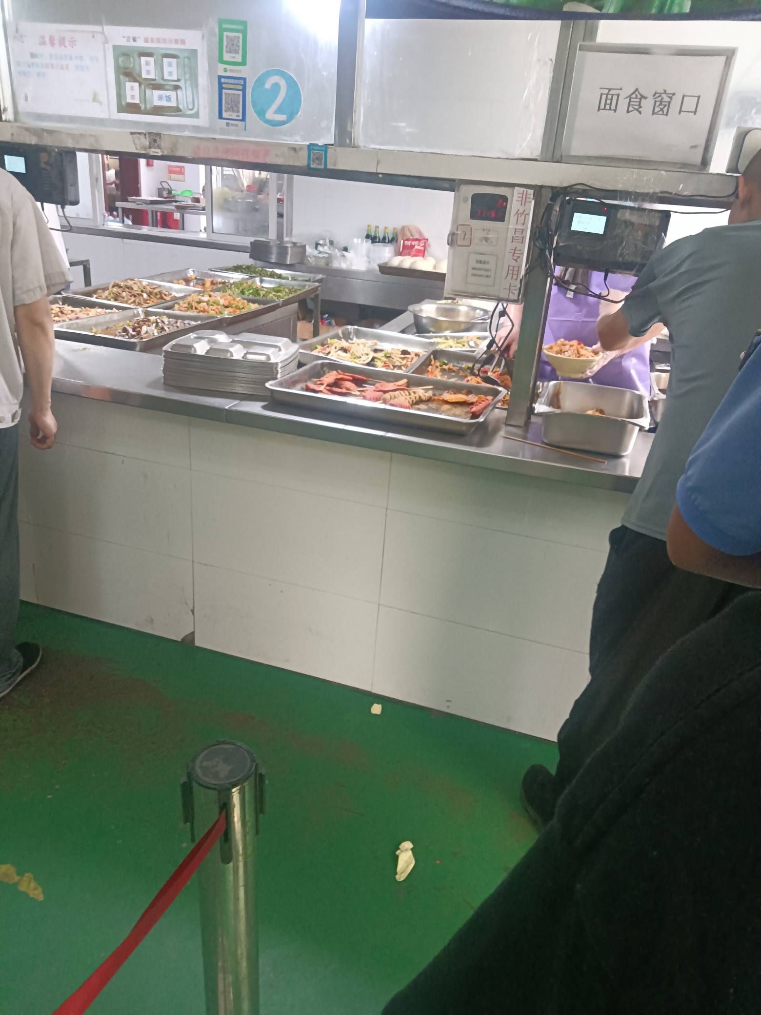 老哥们一起进厂吹空调啦

52 / 作者:八十八的八 / 