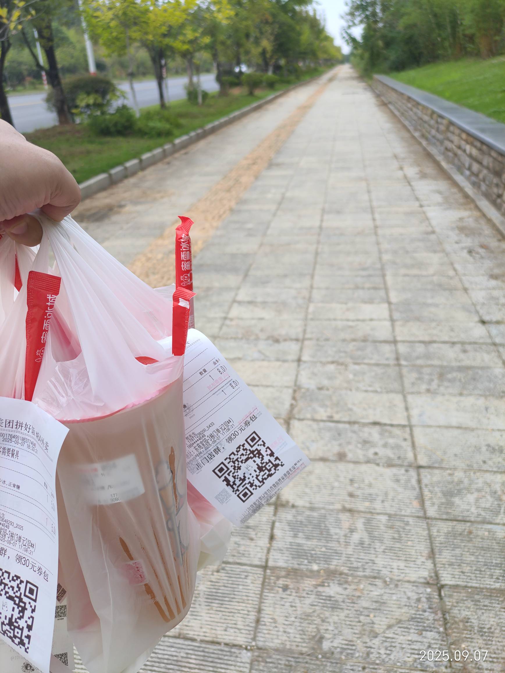 天塌了老哥们，接了一个五胞胎的单子，结果车跑到半路没电了，又是郊区，还有两公里，13 / 作者:小风追云 / 