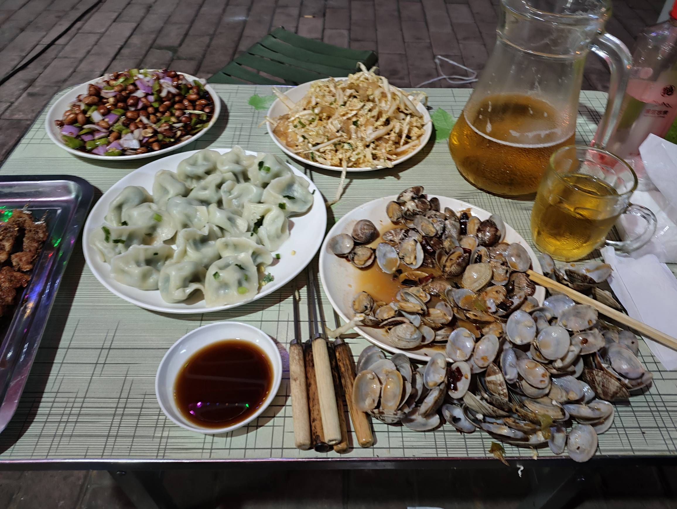 错过了最后一班回去的地铁，走累了找个了便宜酒店90毛躺一晚，明天再回去了





16 / 作者:会飞的大鲨鱼 / 