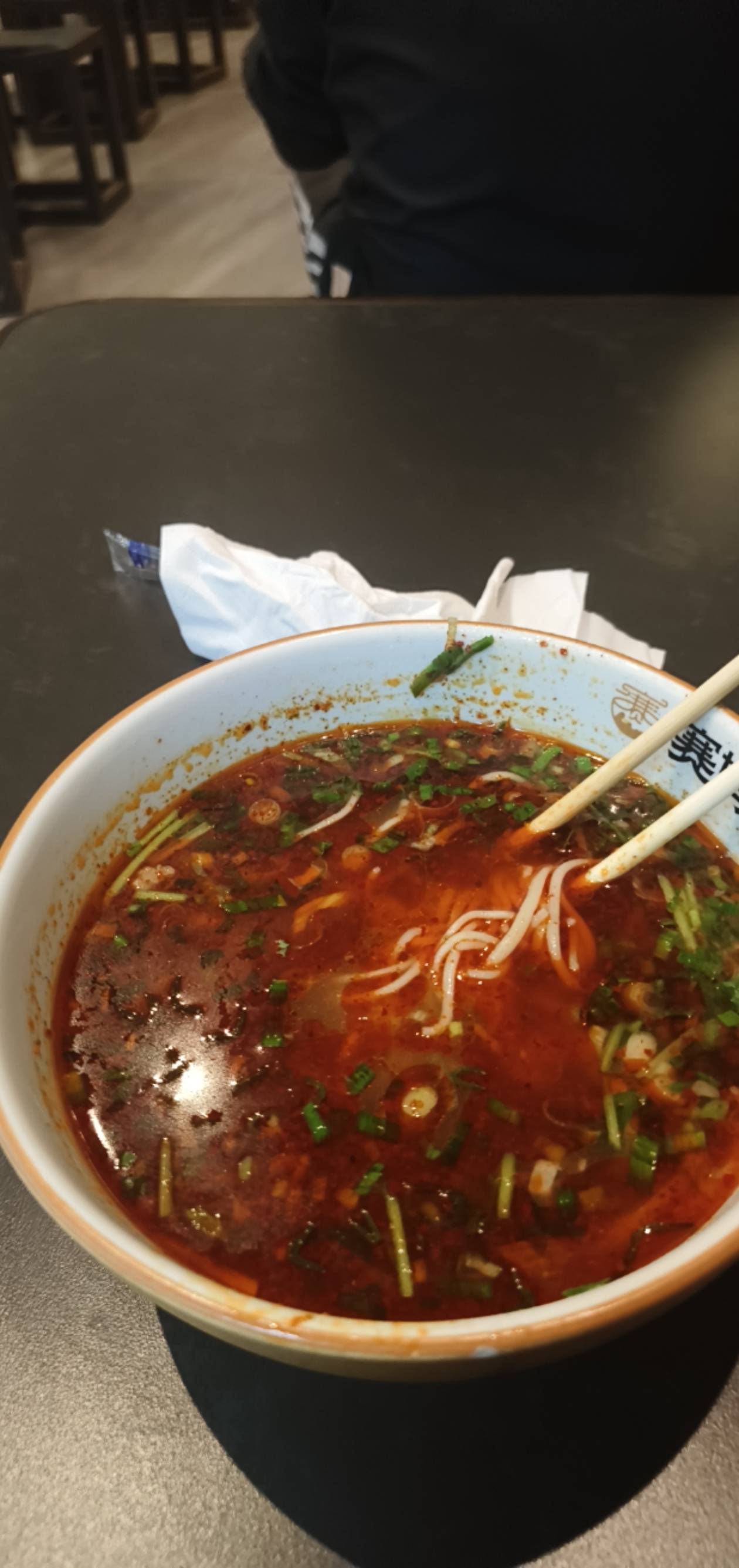 坐标兰州，凑了8块终于能出来吃碗面了，可惜没钱抽烟了，明天再说吧，

54 / 作者:卡农一哥的大哥 / 