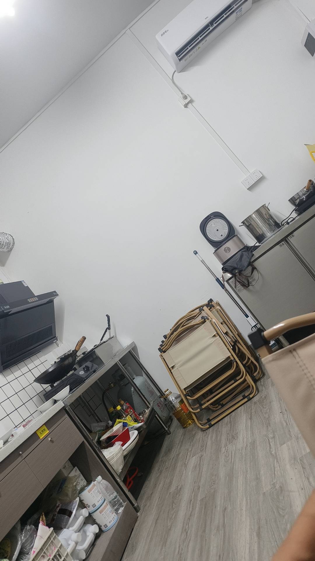 饿了起来煮点面吃


63 / 作者:男人永卟言败 / 