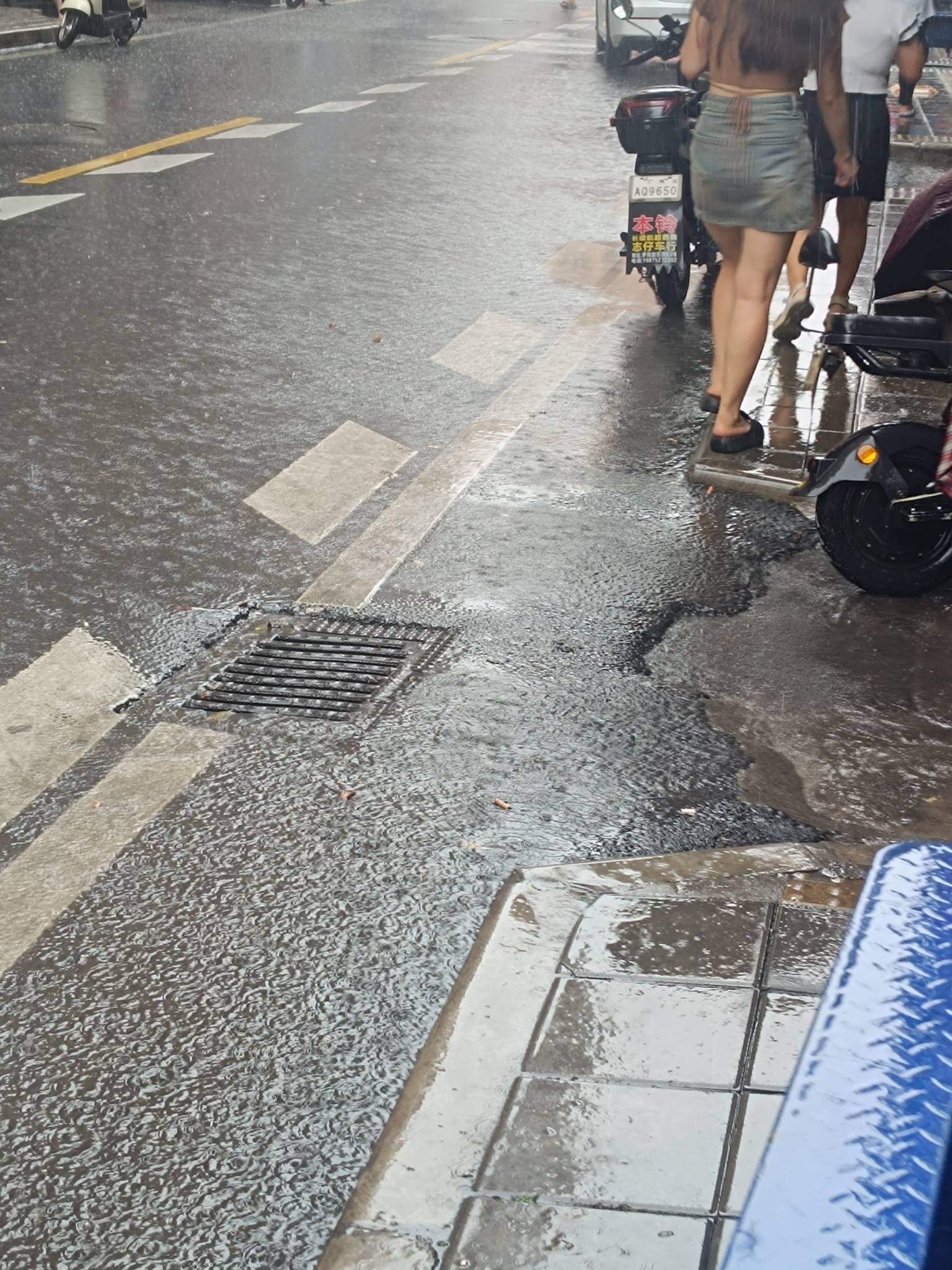 下雨天出门不方便老哥们？

87 / 作者:开弓没有回头箭 / 