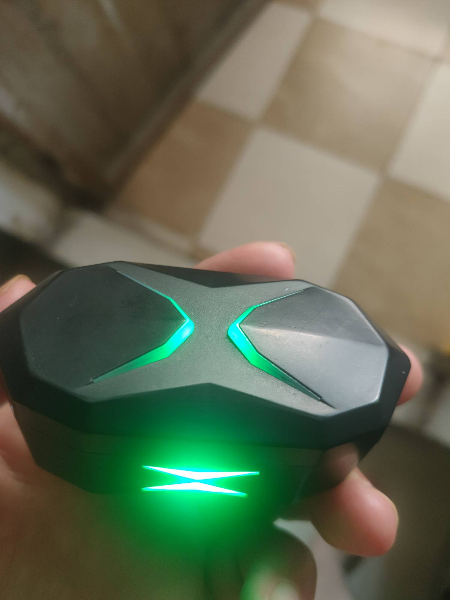 这是什么牌子的蓝牙耳机，路上捡到的只有左边有声音，右边那个没声音，


77 / 作者:回望Yuki / 