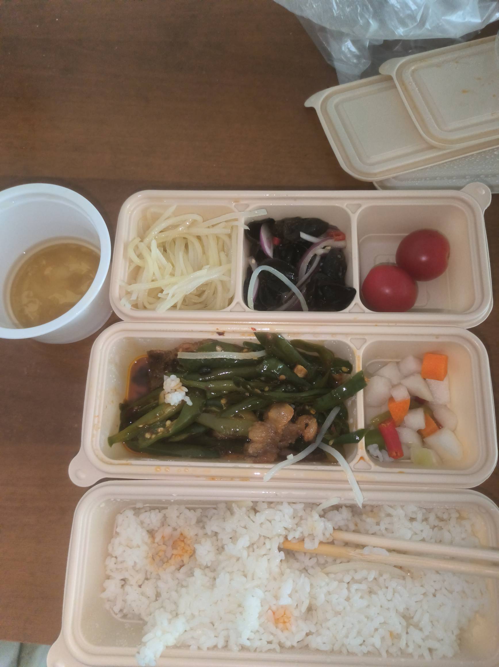 好饿啊 好后悔 好绝望 好想哭

17 / 作者:天空的时候想我 / 