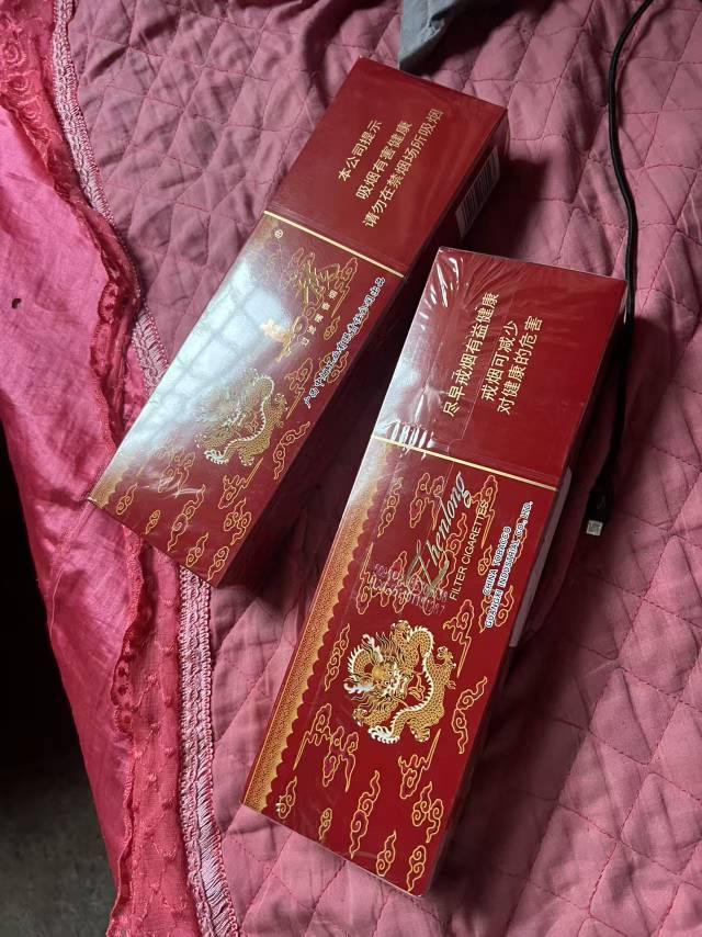 谢谢老板娘的信任，没钱买烟了赊了两条最便宜的烟



14 / 作者:陪您去看海 / 