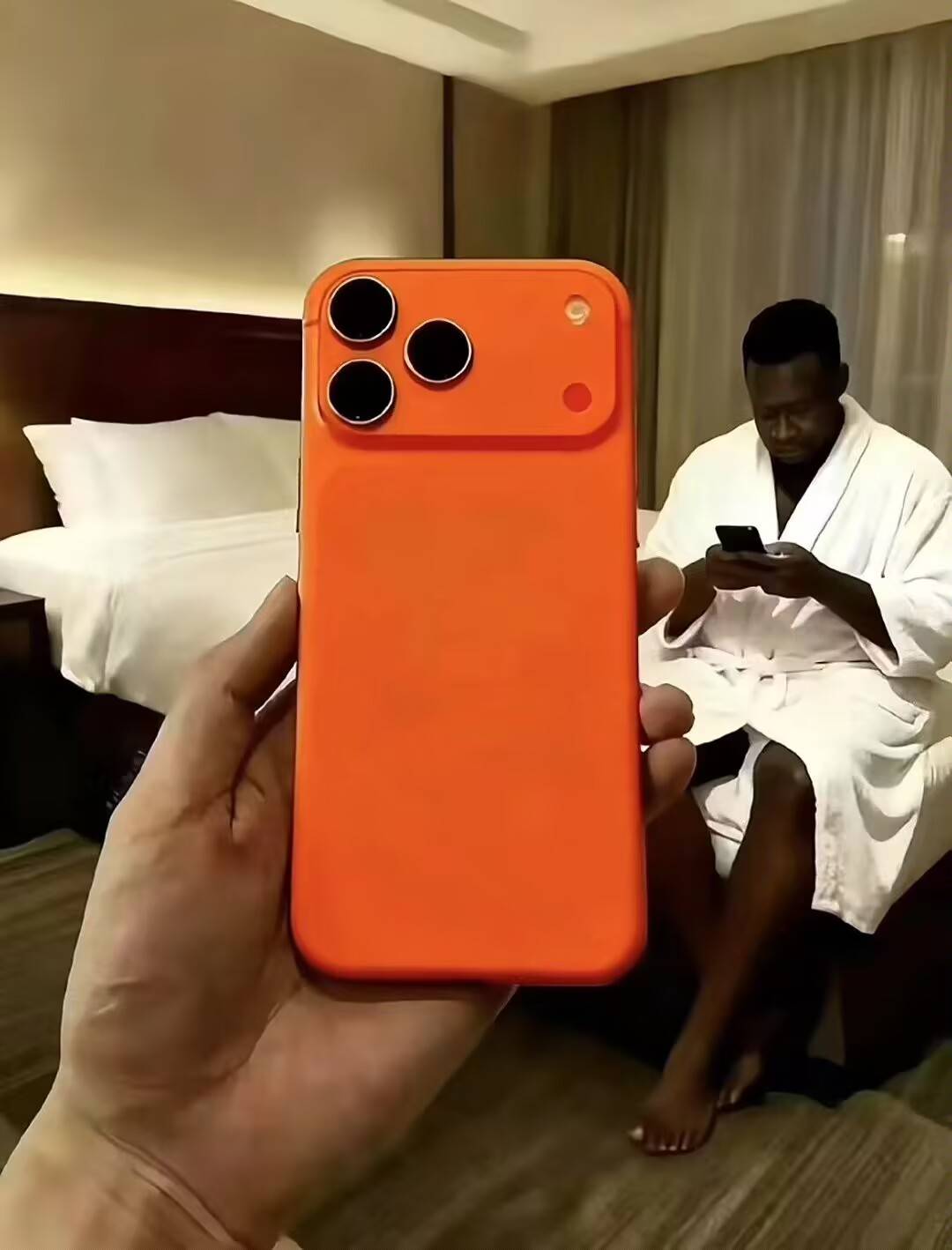 老哥们，iPhone17哪儿哪儿都好为什么用起来后面有点疼呢。

62 / 作者:漁舟唱晚 / 
