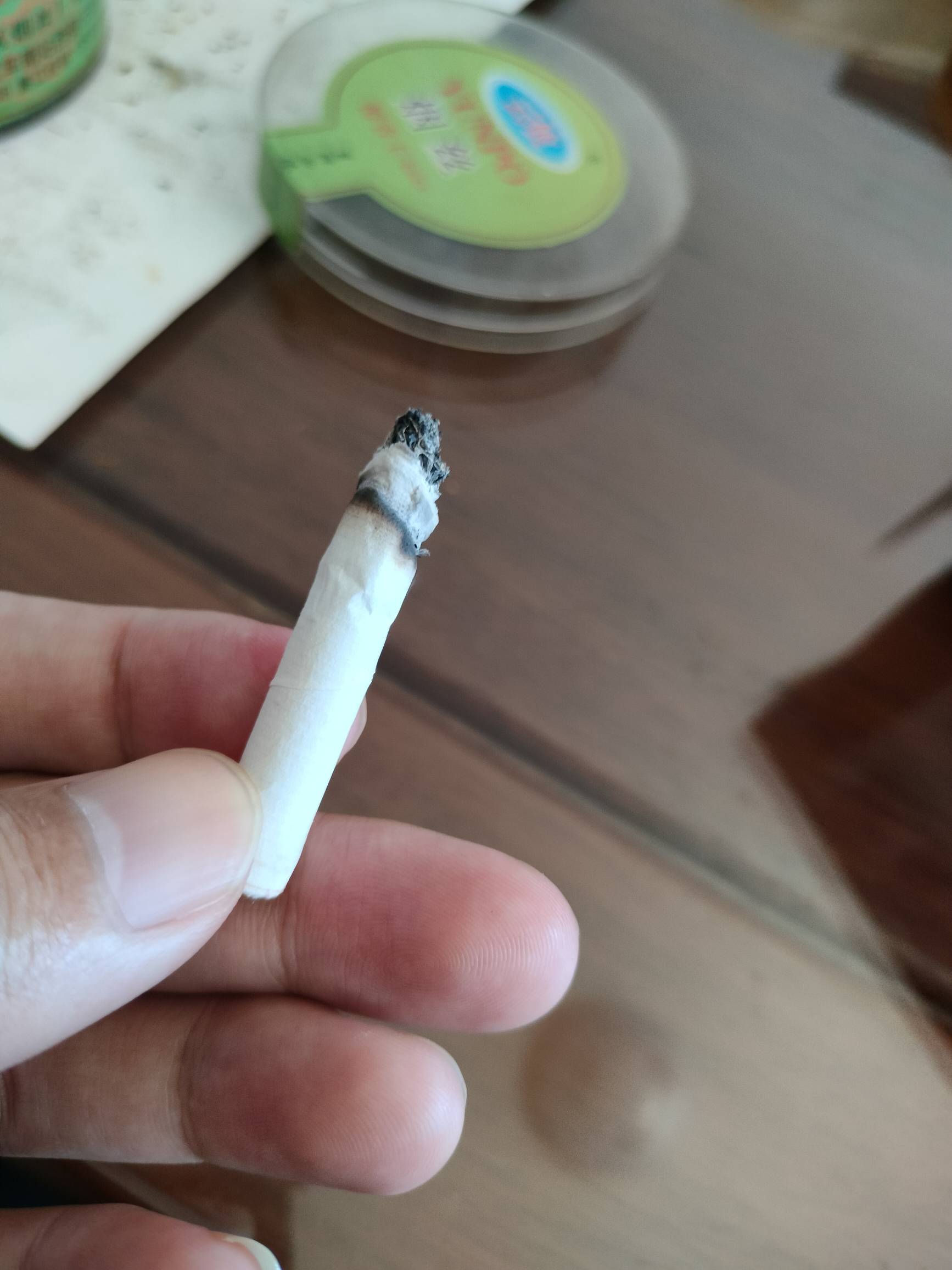 还是自己卷的烟有劲

83 / 作者:是勤劳小蜜蜂呀 / 