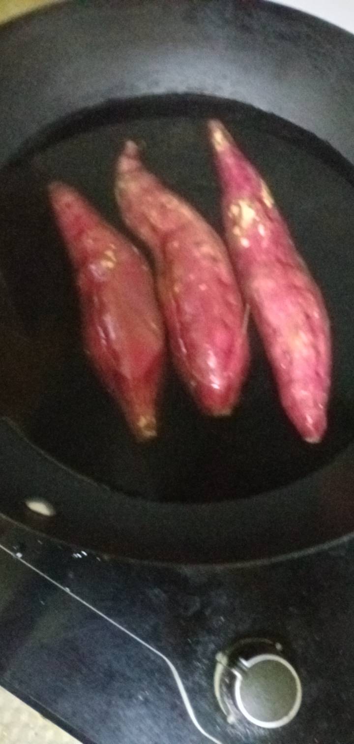 煮好带着出门日结去了，就剩个车费了，等下九点搞个江苏工会买瓶水喝，红薯留着当午餐52 / 作者:一站宜白路 / 