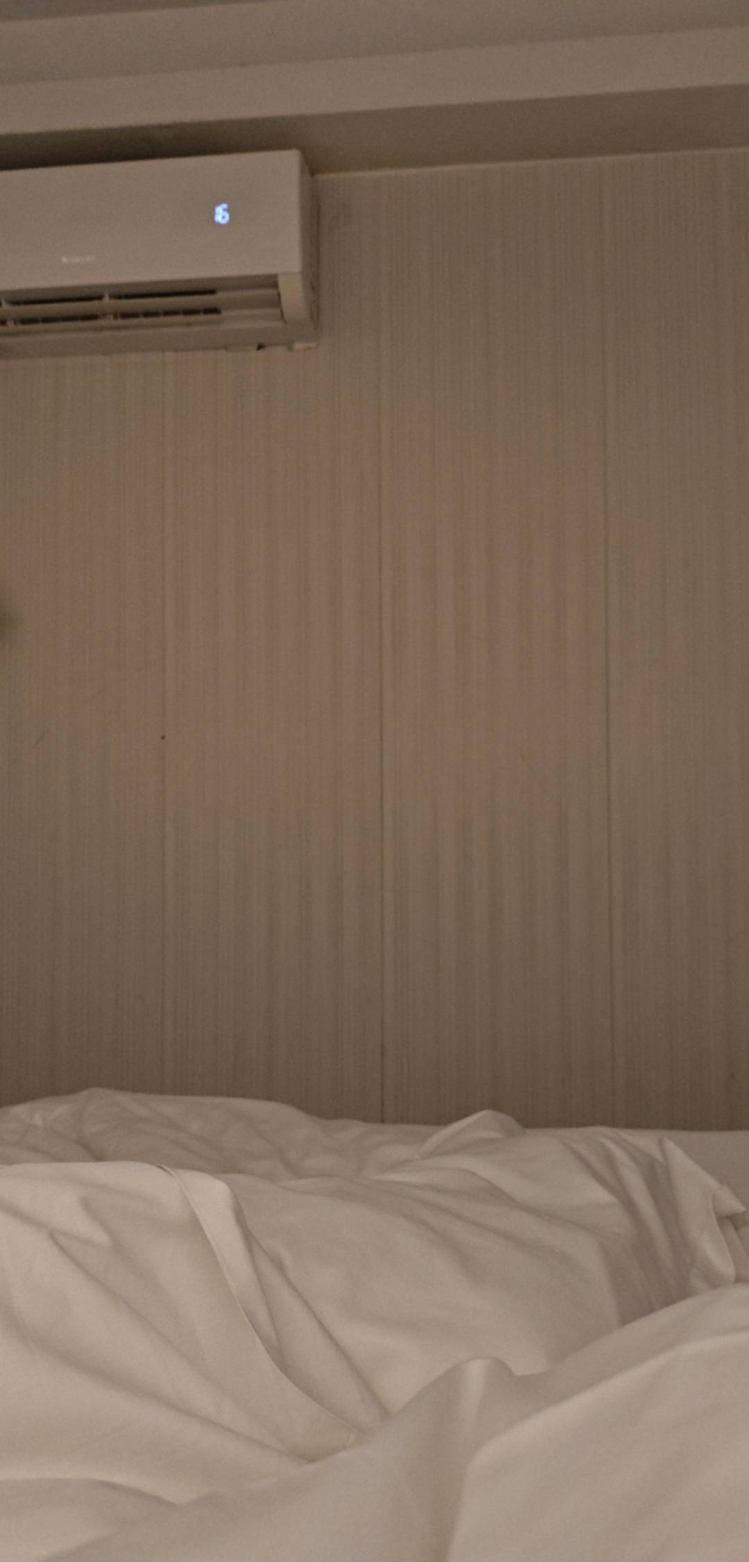 有没有长安厦边老哥，空调房一天70顶不住了，想去租30挂壁房了没空调就没空调吧

50 / 作者:风流小子 / 