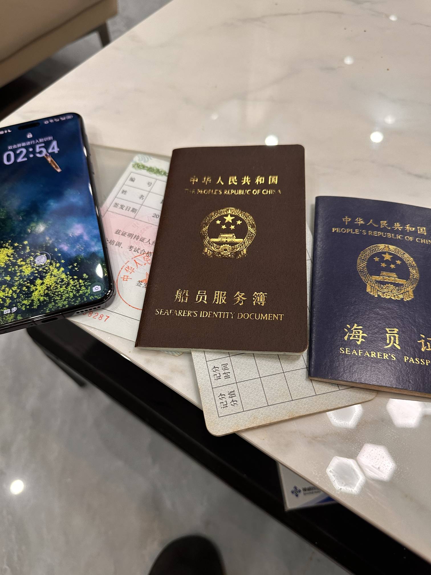 中专毕业之后，考了一个海员证，跟着亲戚去运石料去填香港机场三跑道，陆陆续续干了几80 / 作者:海角面试官达濠 / 