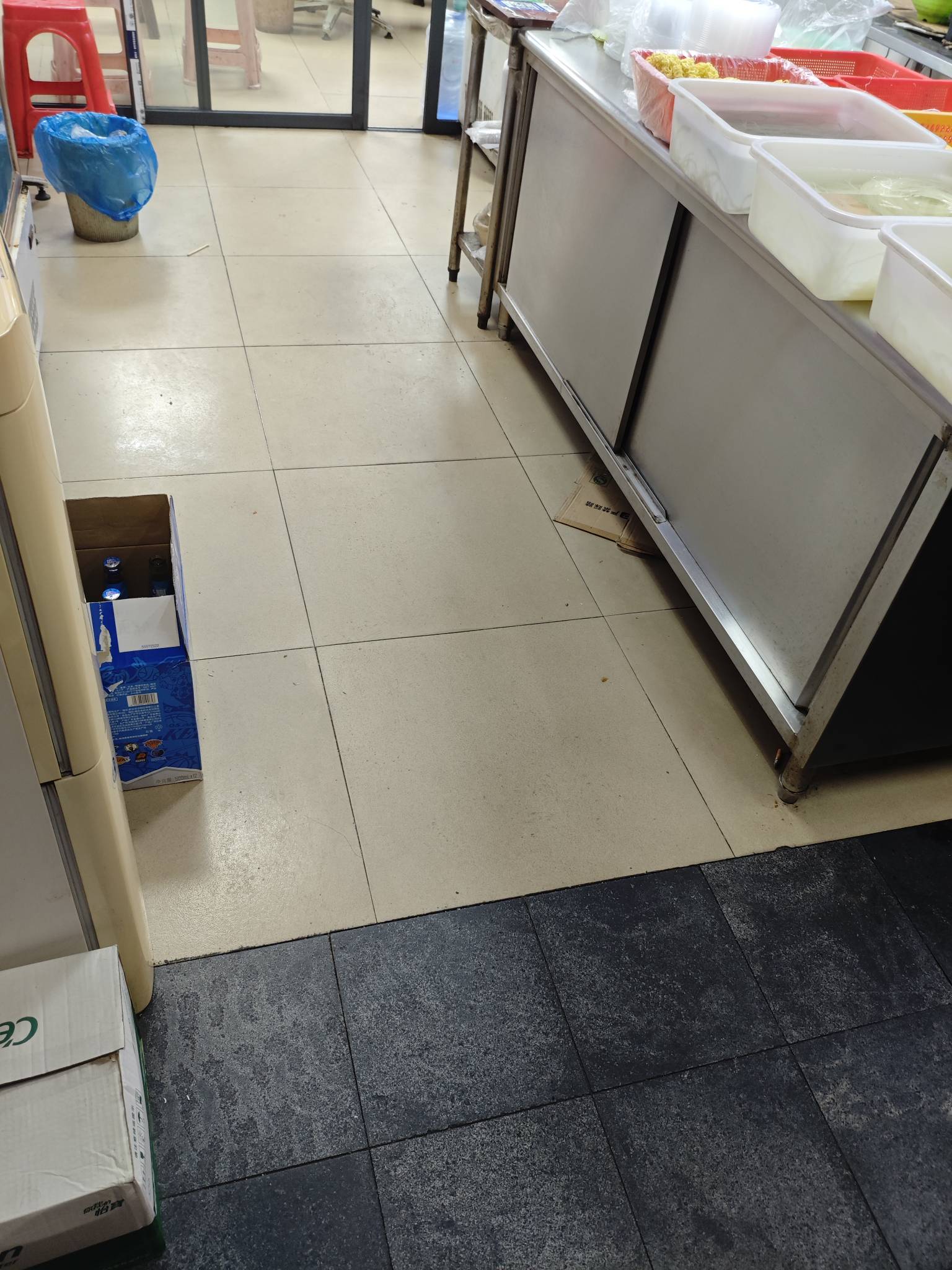 又去吃霸王餐了，只敢晚上去没人，跑的快

25 / 作者:赋能 / 