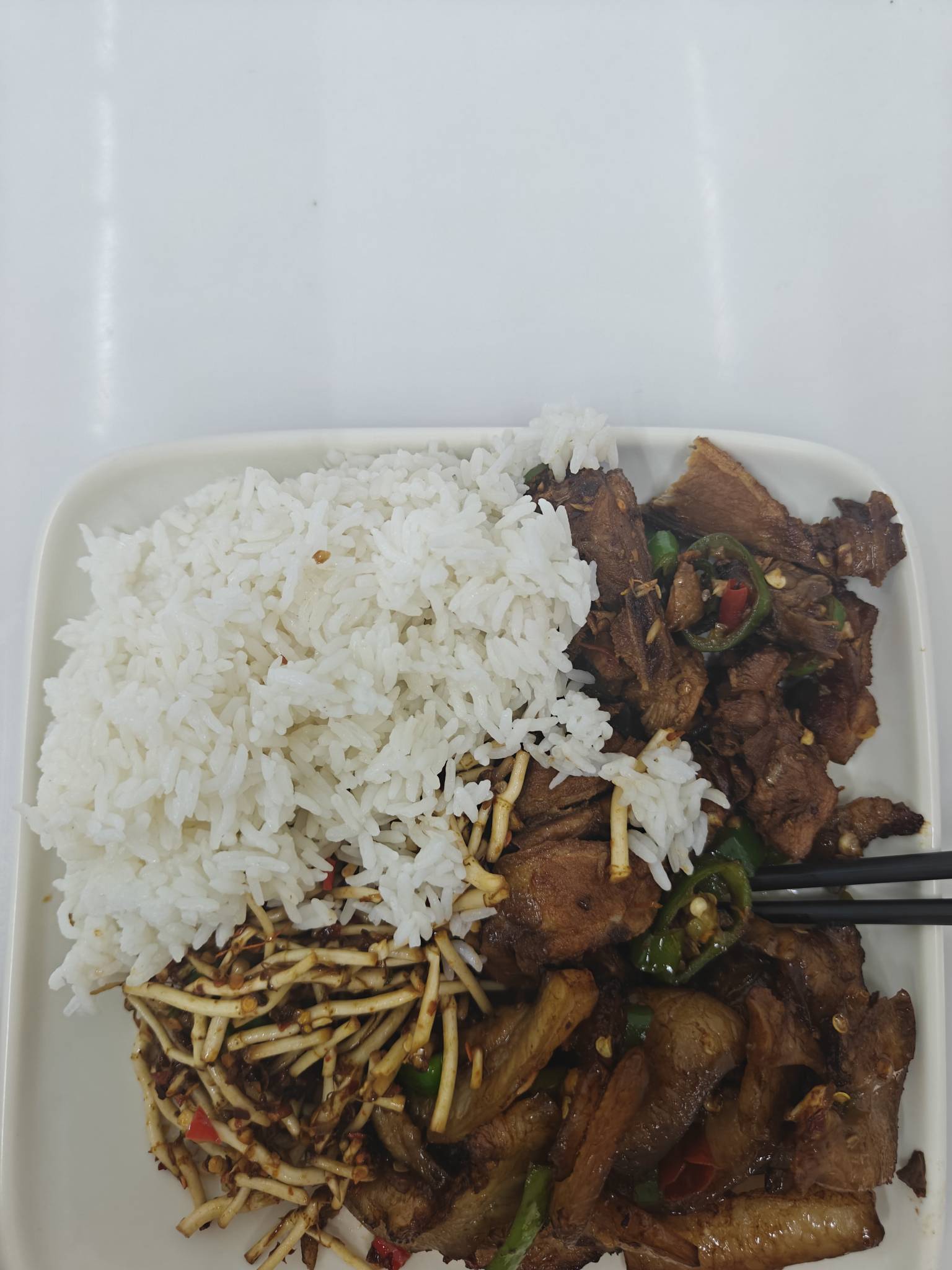 在深圳还能吃到折耳根，味道还不错

71 / 作者:电竞经理回电 / 