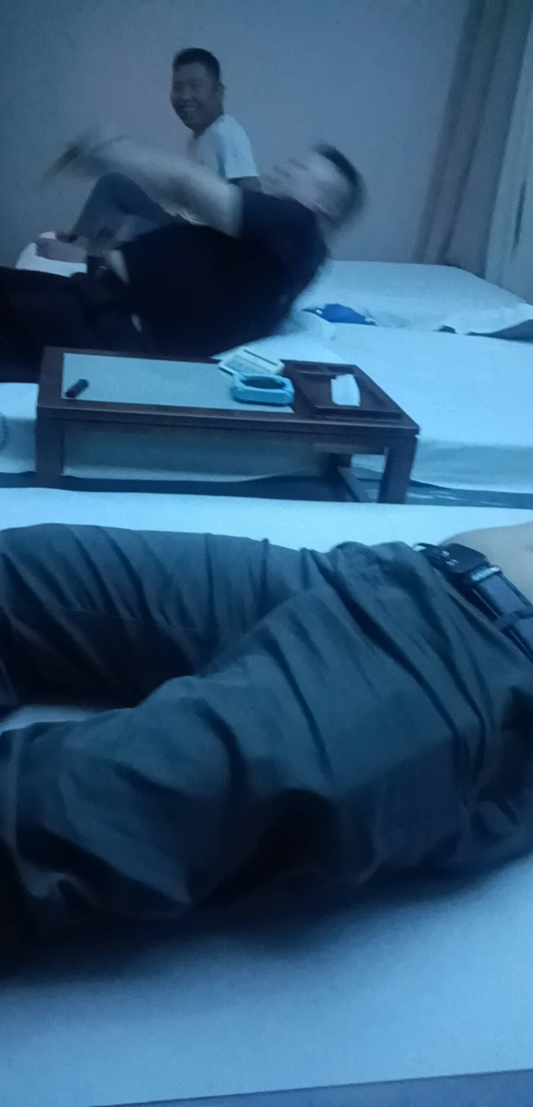 5个一起

86 / 作者:独立日 / 