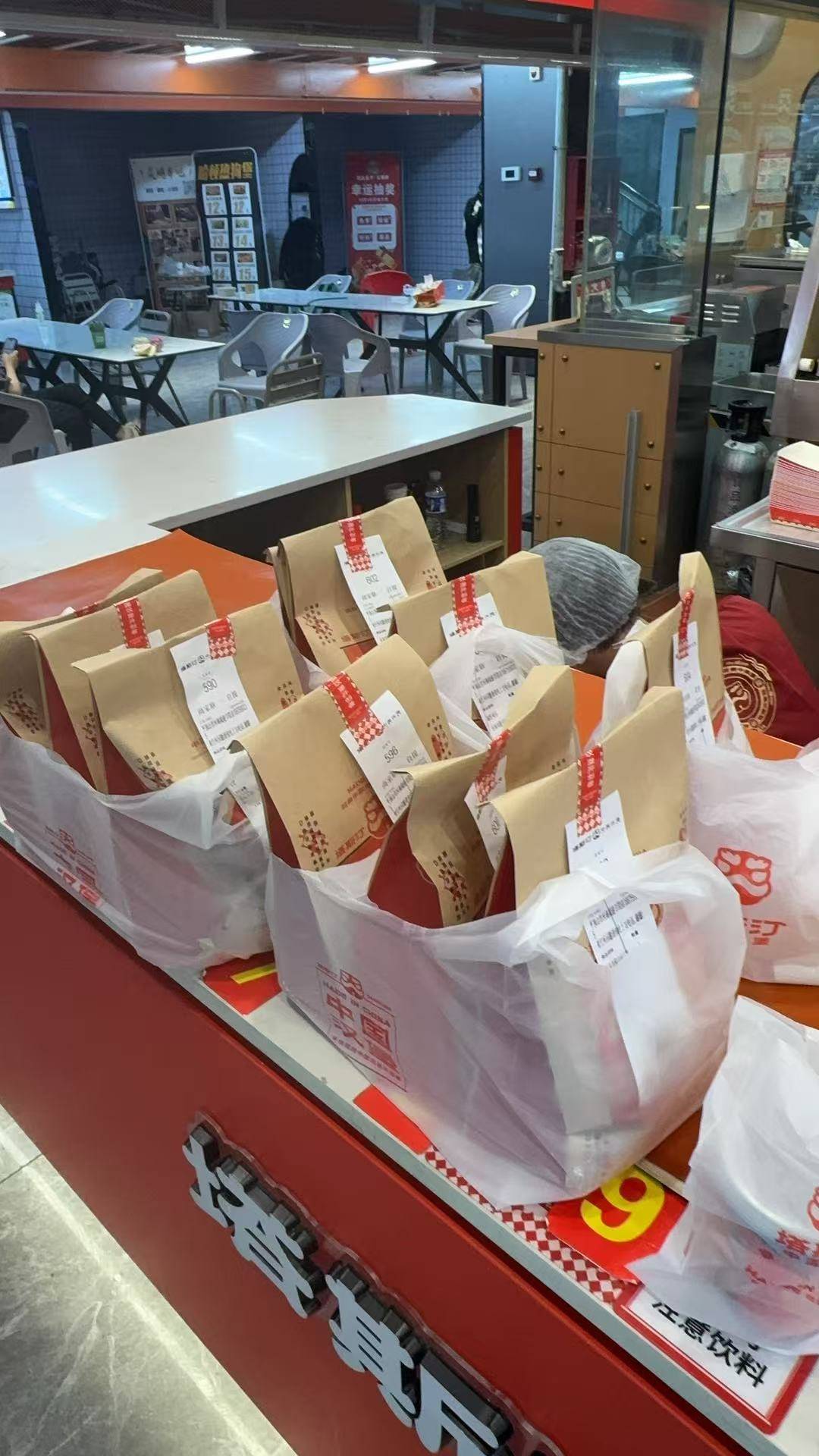 把收的塔斯汀香麻辣炒鸡腿堡提出来了

46 / 作者:南在南方。 / 