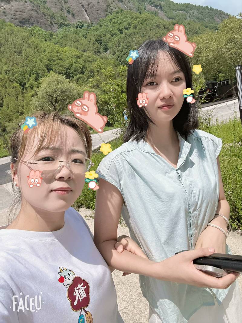 哥们，我真的要笑死了，这是谁的照片啊。。你在等我一会哦。 我整理好全发出来 你核对37 / 作者:天空的时候想我 / 