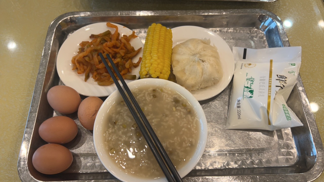 老哥们，吃完饭下下班了 

76 / 作者:神戳戳的 / 