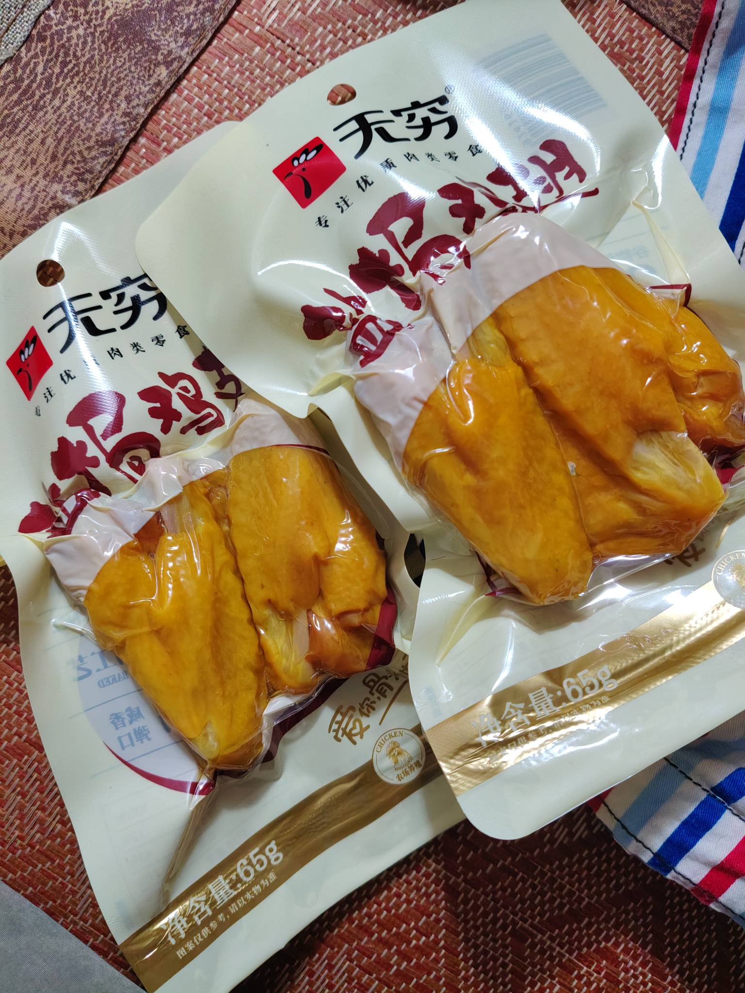 老哥们。在街看见机。忍不住。花了28元。


83 / 作者:连阿姐都赞好 / 