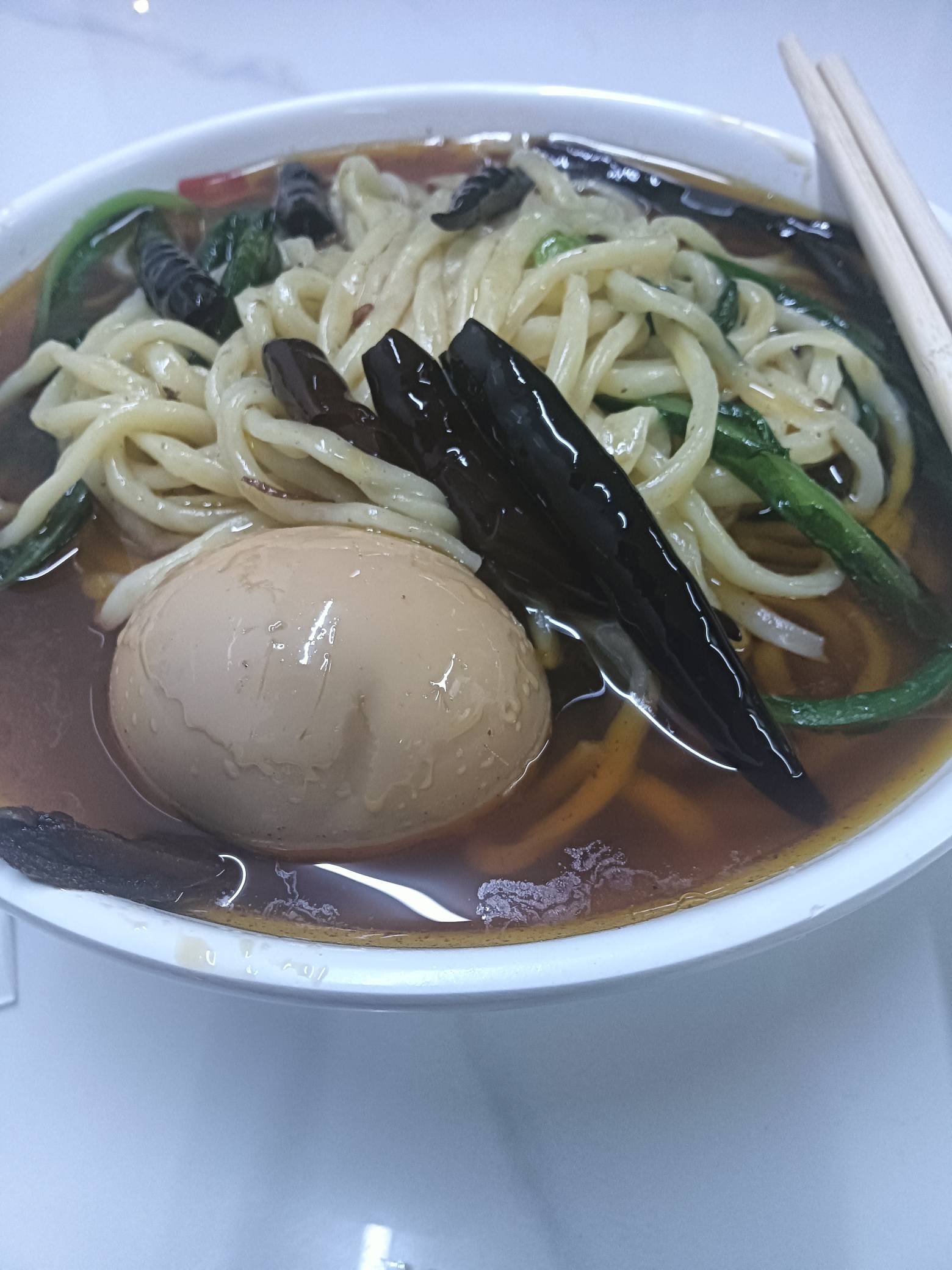 在外面挂壁，晚上只有零上十度，走在马路上又冷又饿，路过一家板面，里面全是人吃面，50 / 作者:变了格局小了 / 