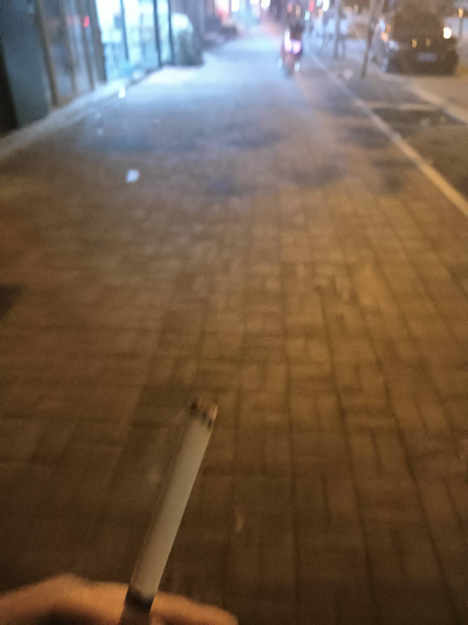 在外面挂壁，晚上只有零上十度，走在马路上又冷又饿，路过一家板面，里面全是人吃面，50 / 作者:变了格局小了 / 