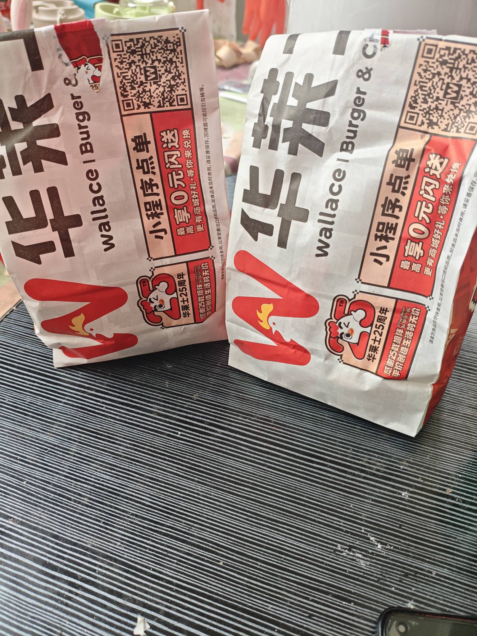 兄弟们，让你们看看高端的生活，吃过吗你们？

55 / 作者:卡农桂林仔 / 