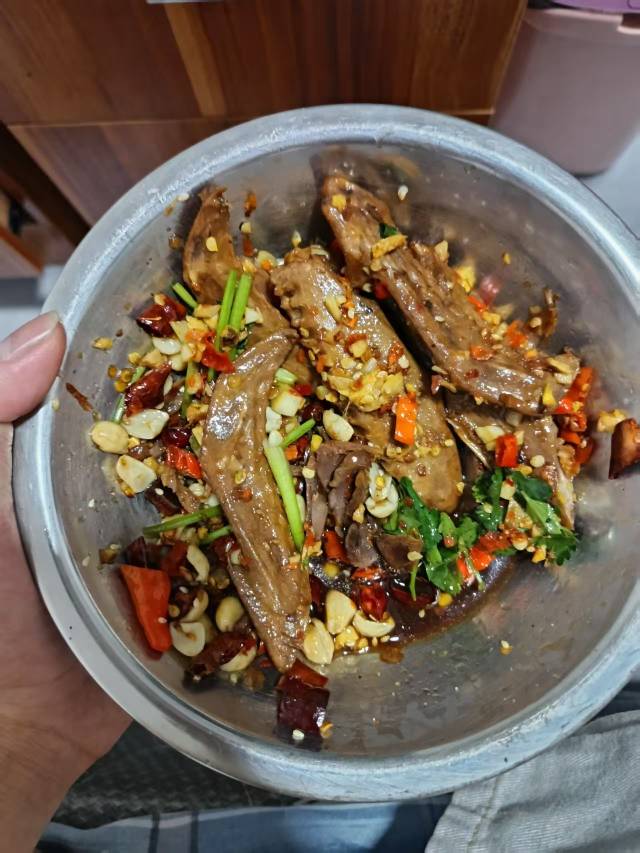 简单吃点吧钱没挣到不能饿了自己

55 / 作者:卡农社区探长 / 