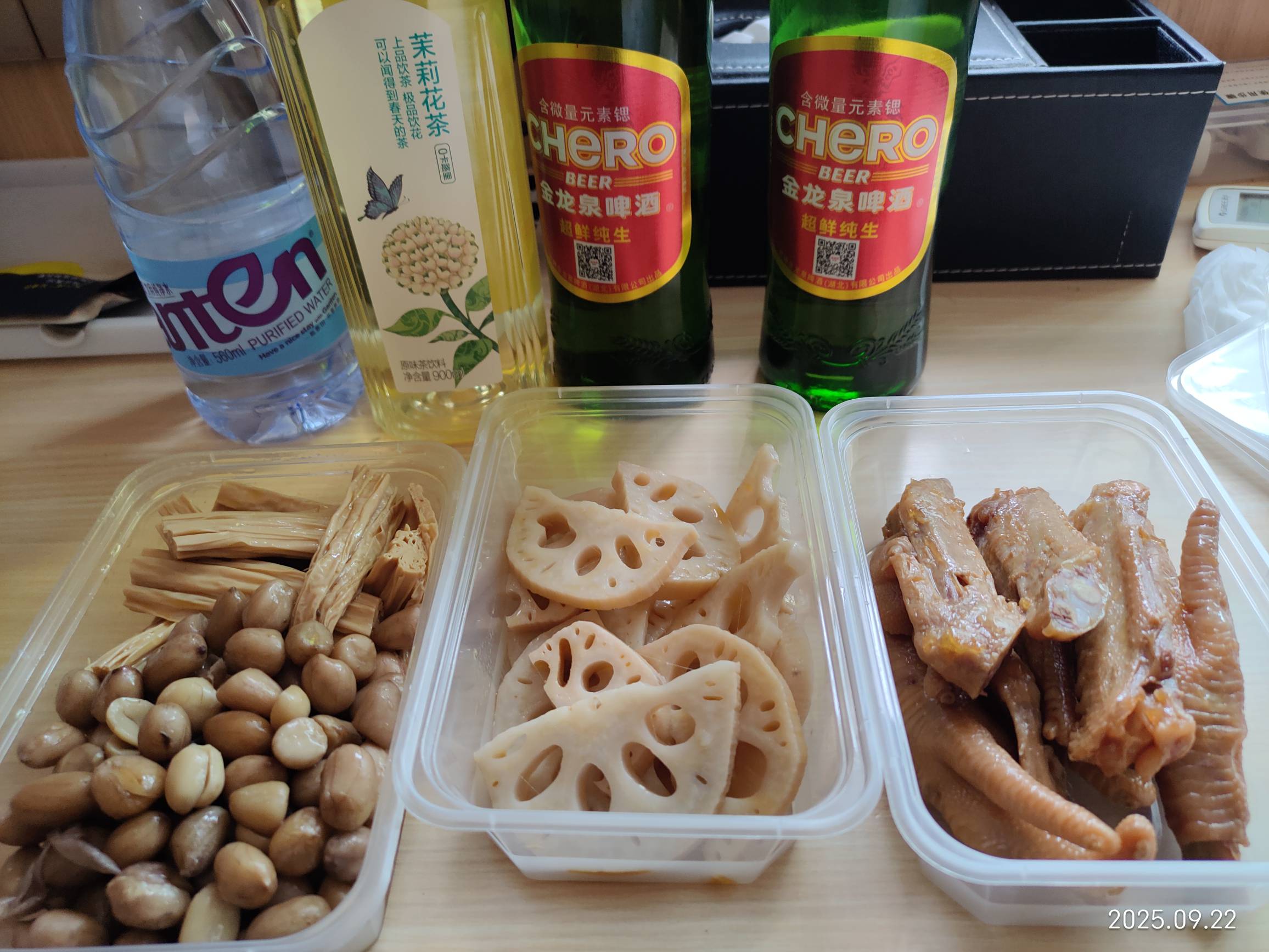 老哥们，收了一张酒店卷，吃点喝点挺舒服


100 / 作者:小风追云 / 