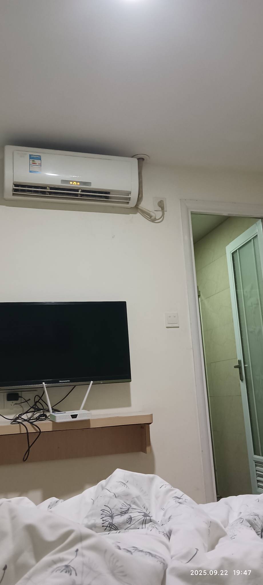 1块多的挂壁酒店，2快多的挂壁饭，还上啥班


2 / 作者:永恒yi / 
