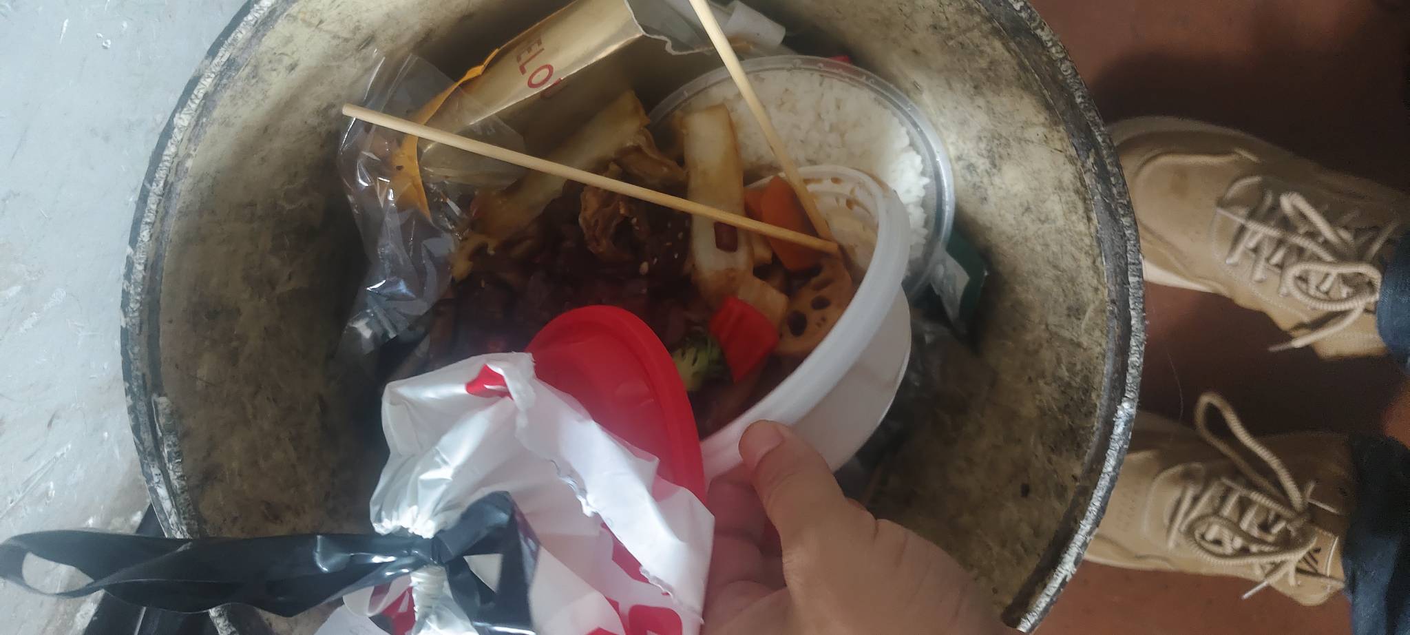 真难吃，变味了，外卖一点7-8分钟送到这速度



7 / 作者:卡农社区探长 / 