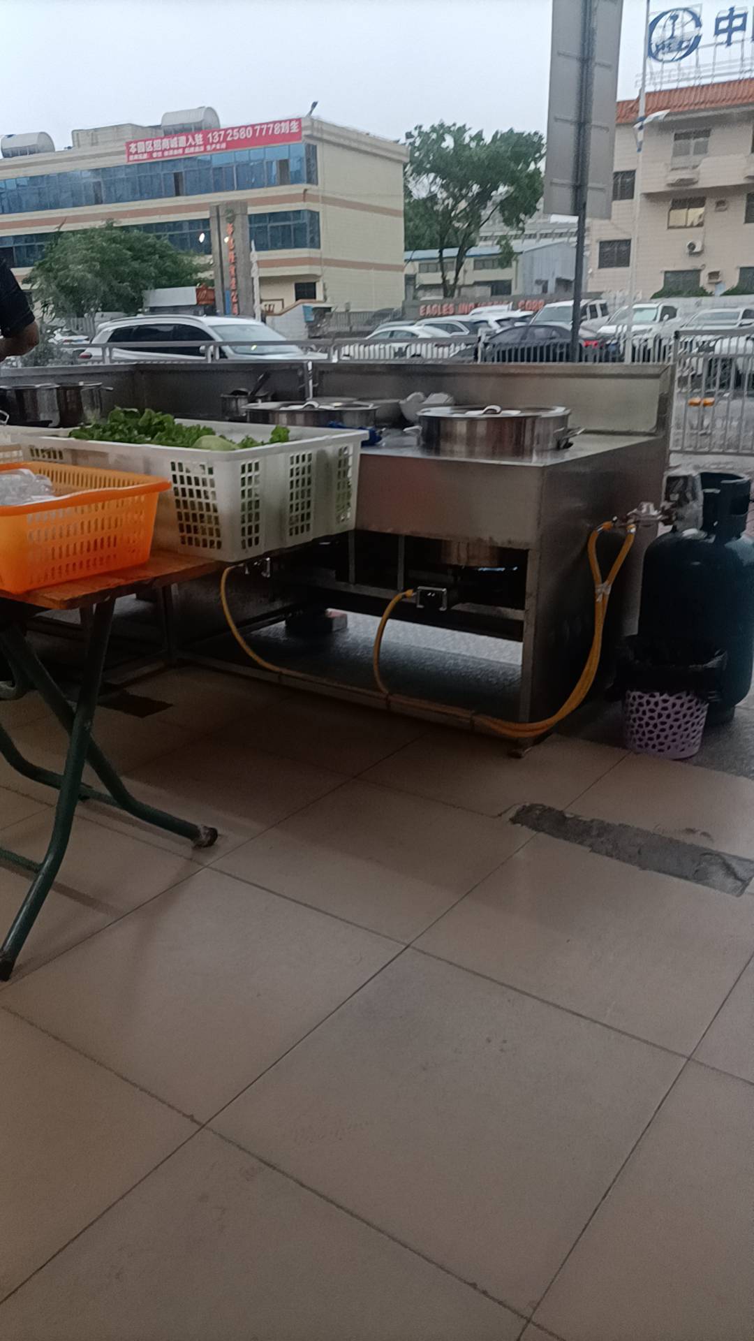   没看到台风，目前一切正常。就是又下起来雨了

61 / 作者:人生呀_ / 