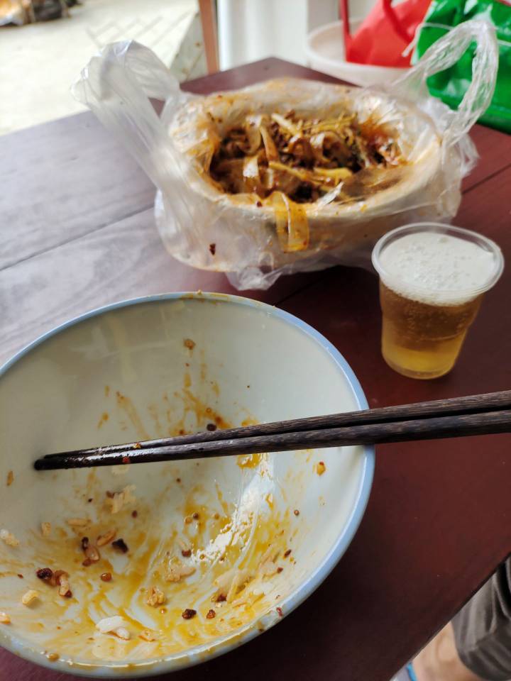 只有粉店营业，一天三顿炒粉，汤粉，云吞

18 / 作者:风中之神-聂风 / 