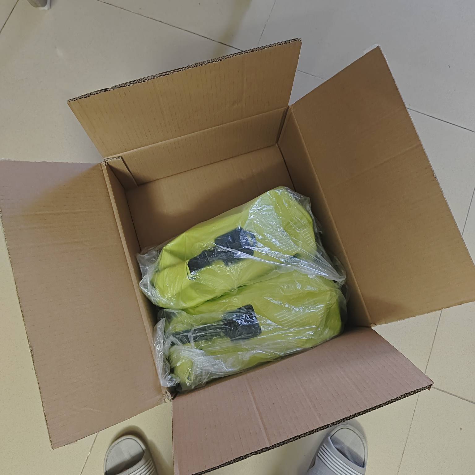 也没有填什么，币王每次过节都送些奇奇怪怪的东西，送了3袋月饼

12 / 作者:骗子都是sg / 