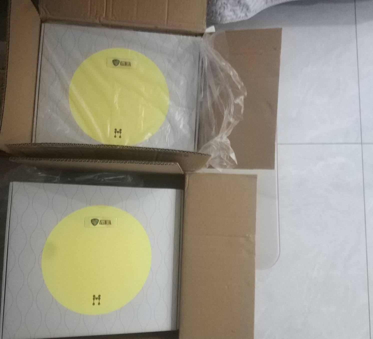 币王这次送的两个礼盒还不错啊，八个水果月饼，两条浴巾，两个背包，两个304不锈钢吸71 / 作者:风花雪月一起来 / 