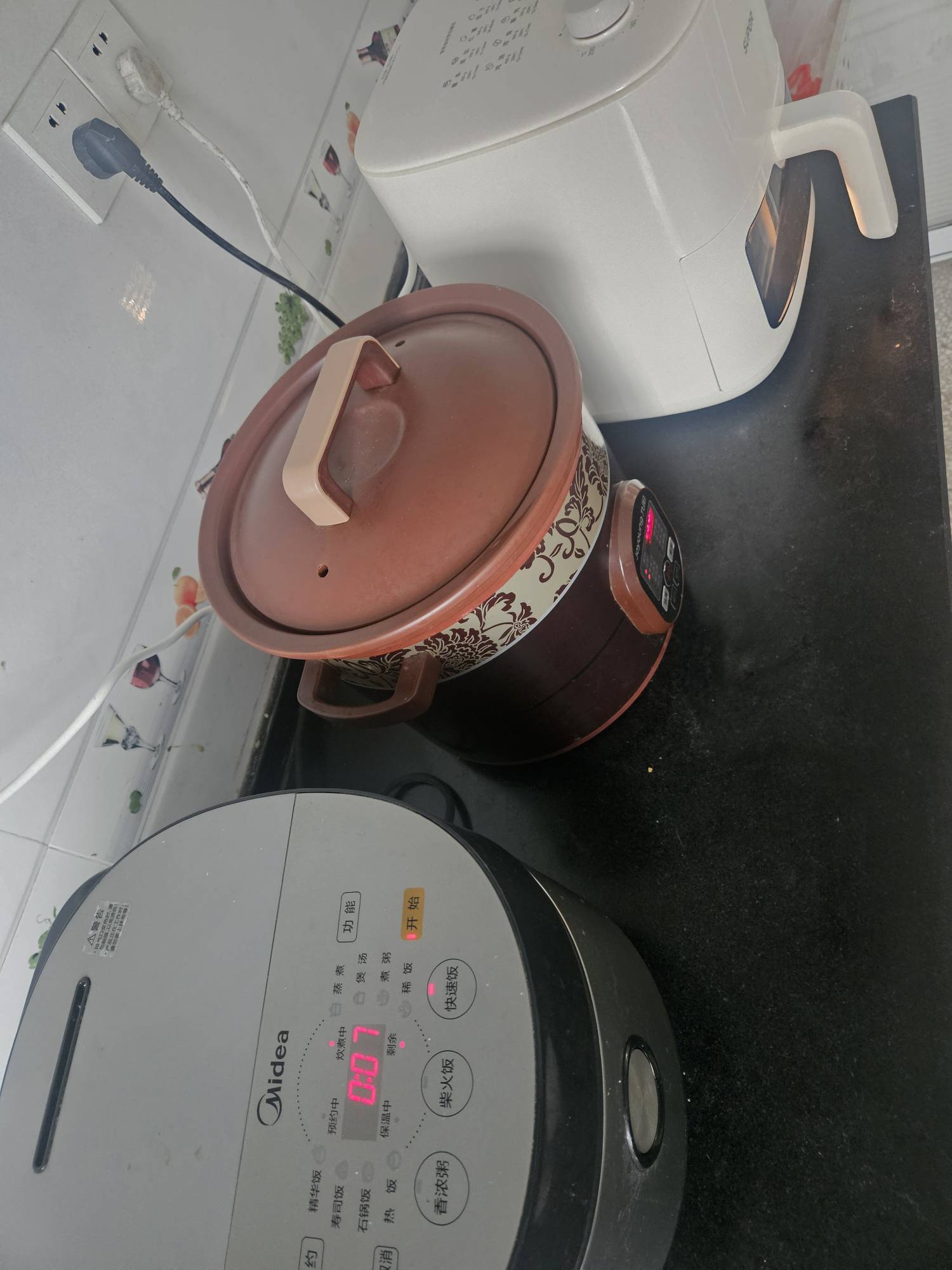 老哥们相信我，再困难也要对自己好点。感谢工会赞助的炸锅炖锅。让我在挂壁房也能吃鸡11 / 作者:亚索不是弟弟 / 