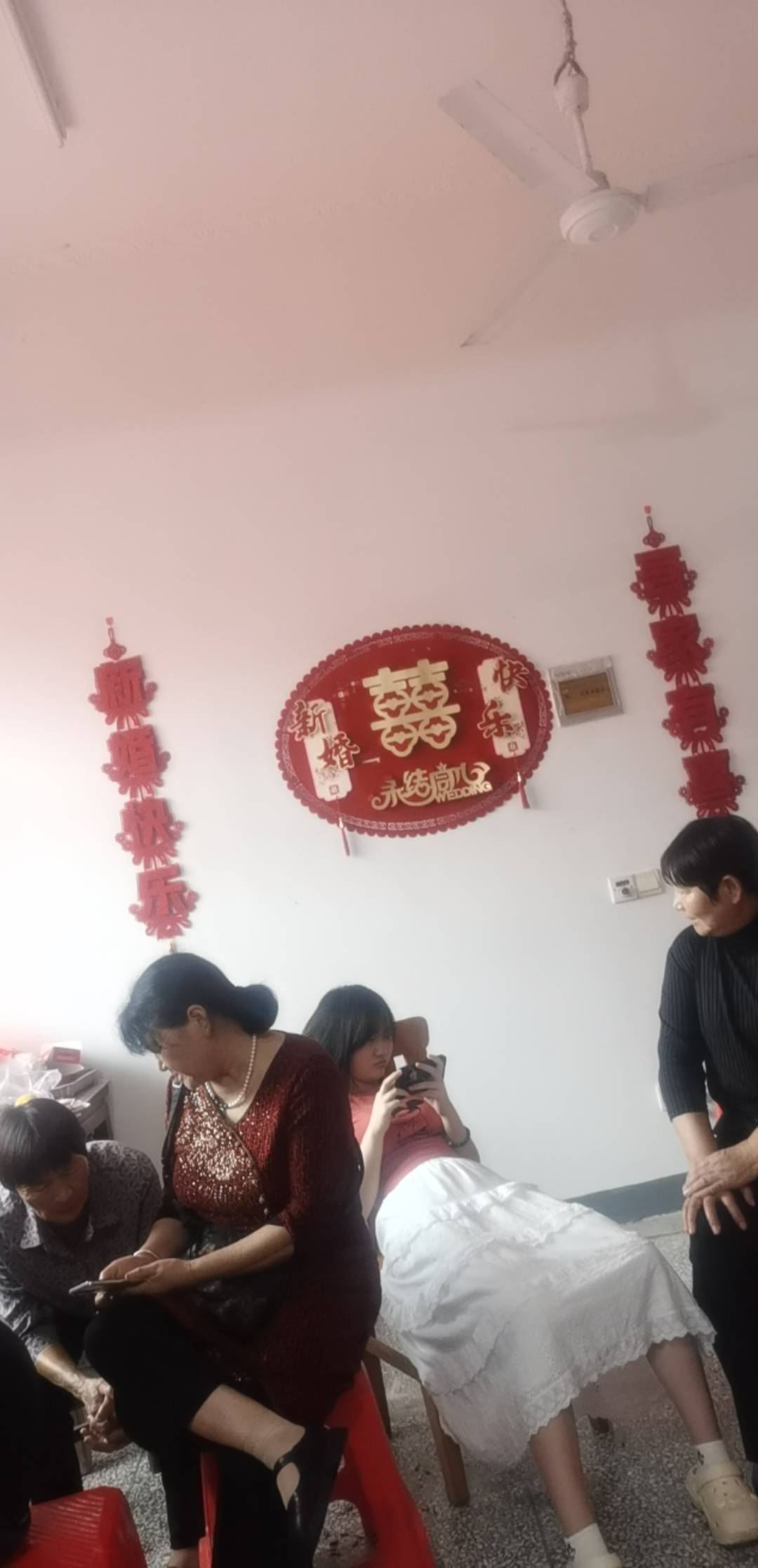 哥们结婚，刚才拦门的时候不知道谁把怀孕的新娘推到了，已经四五个月了，现在新娘一直34 / 作者:不予x / 