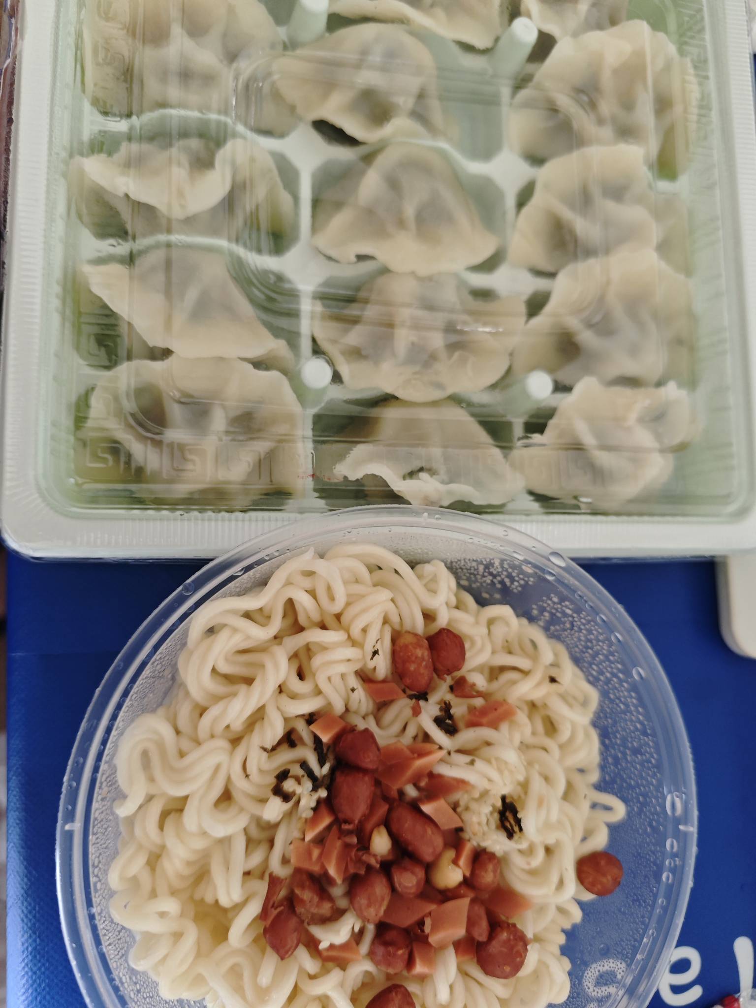 下午点了一份火鸡面直接给咽炎干犯了，嗓子疼

48 / 作者:ㅤㅤ浪子♡ / 