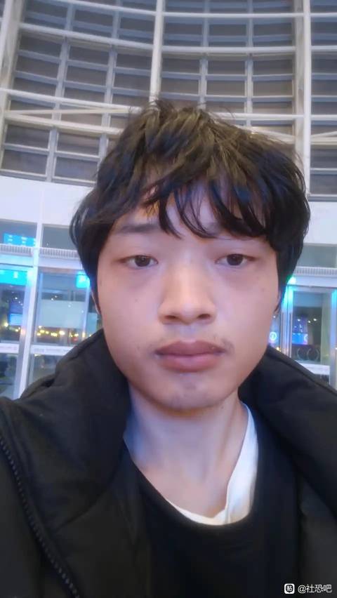 我每天过的浑浑噩噩 我长得很丑，每次看到大街上瘦瘦高高的美女 我都涌起一阵自卑 和100 / 作者:天空的时候给我 / 