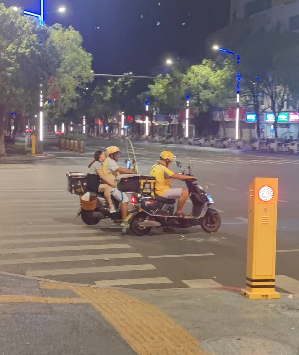 我每天过的浑浑噩噩 我长得很丑，每次看到大街上瘦瘦高高的美女 我都涌起一阵自卑 和73 / 作者:心态放青葱9 / 
