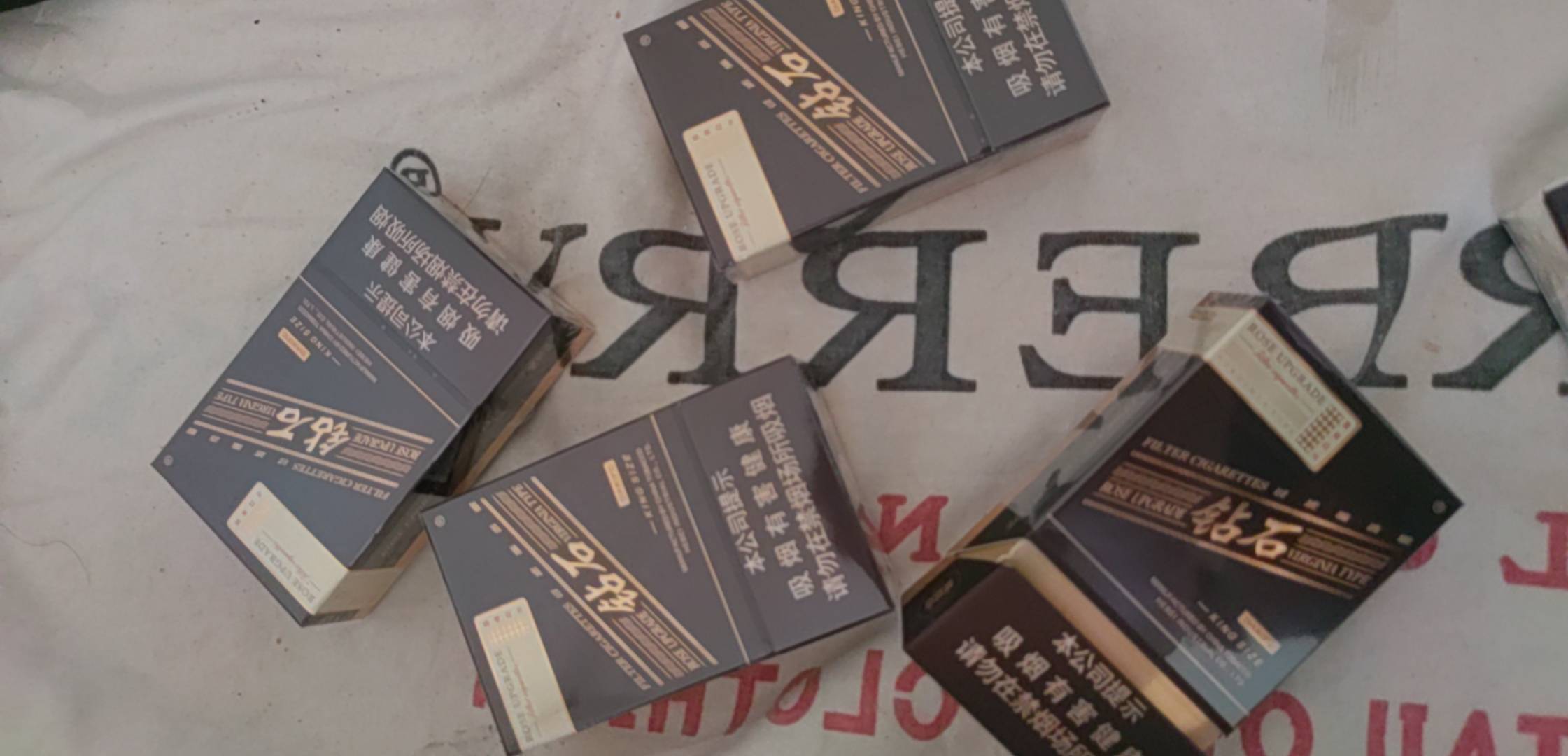 紫云都14了 上面那个也才15

18 / 作者:卡农话事人 / 