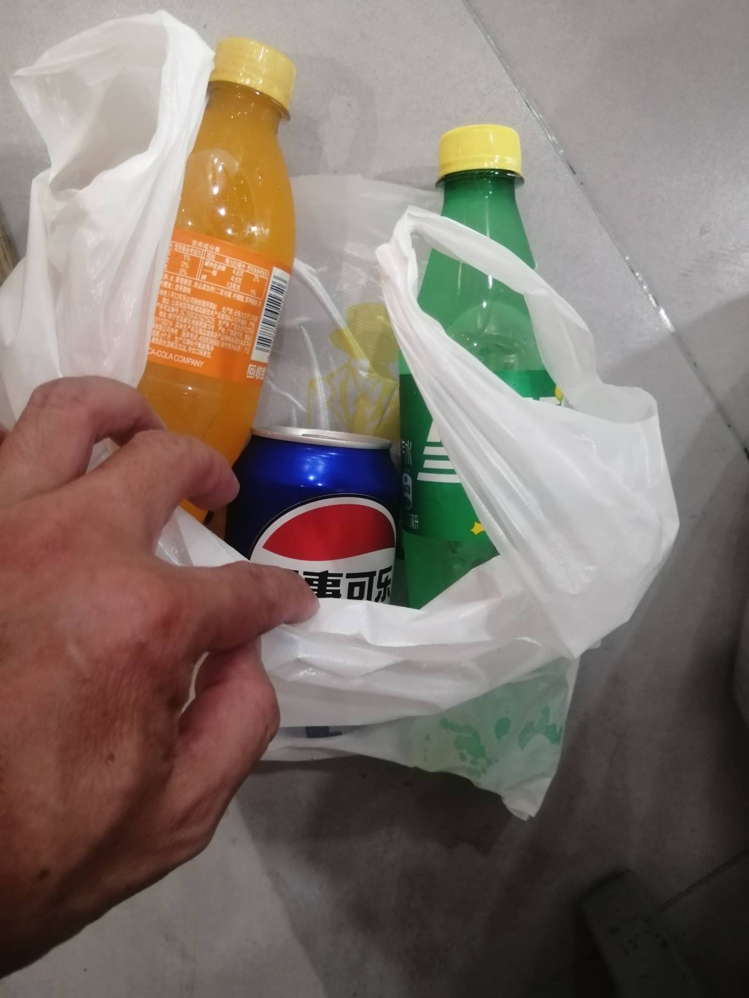 一天3瓶，2元，就是走路有点累，  便利店老板娘一起  玩


77 / 作者:卡农新来的 / 