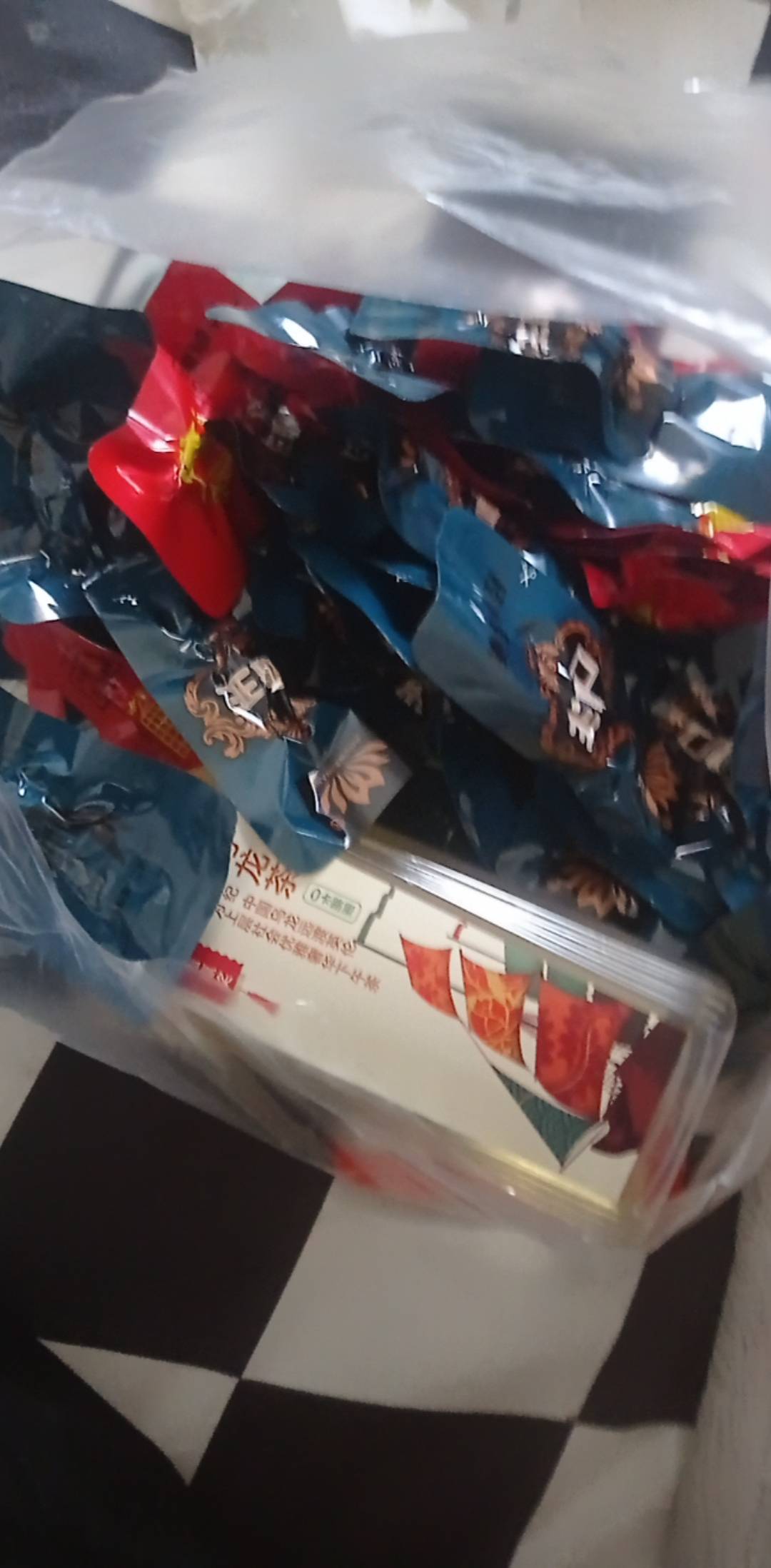 就中了个30和几个10，这东西这么难吃，嗓子像堵了口痰似的

78 / 作者:纸鸢楓叶 / 