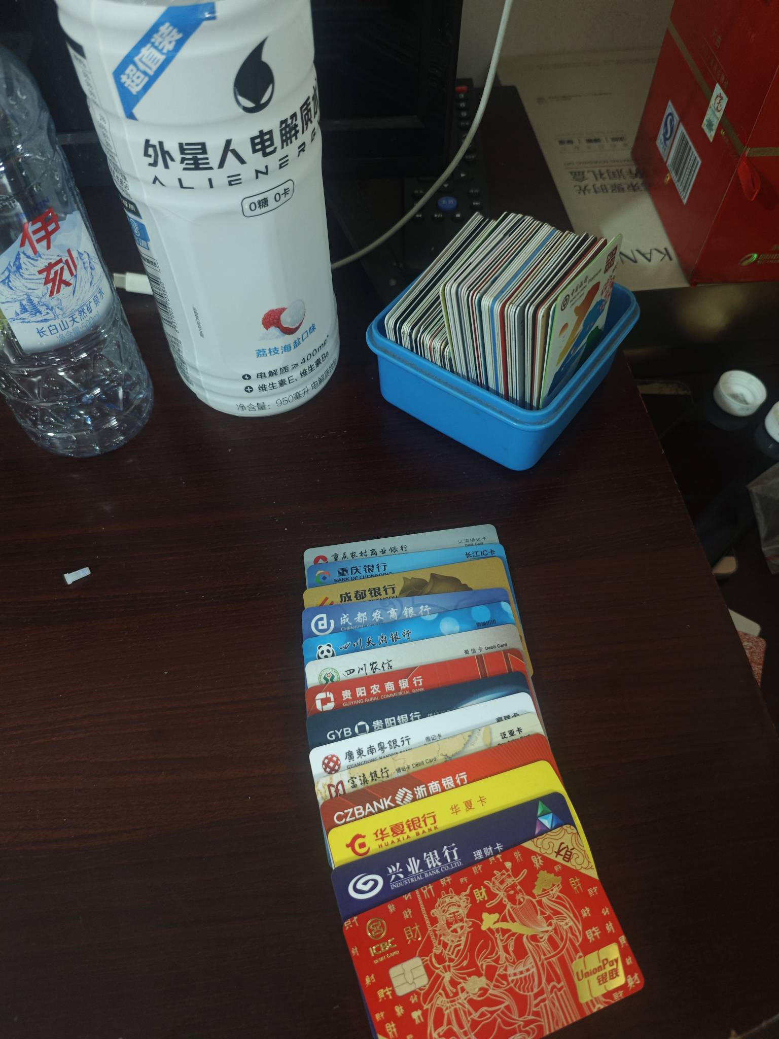 现在野鸡银行的毛越来越少了，卡办了一大堆，活动却没啥了，不好申请了

39 / 作者:曾经遗忘的角落 / 