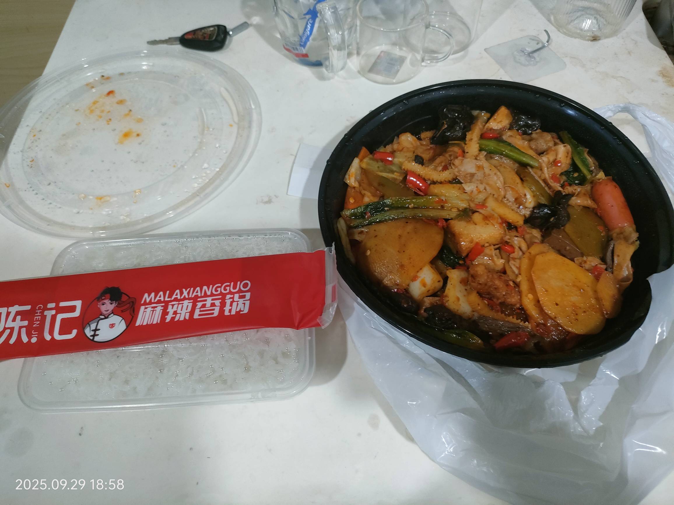 东子法务通知我，明天让我进去包吃住，先吃饭吧哎，今天先载歌载舞再说。

53 / 作者:雅俗共赏2021 / 